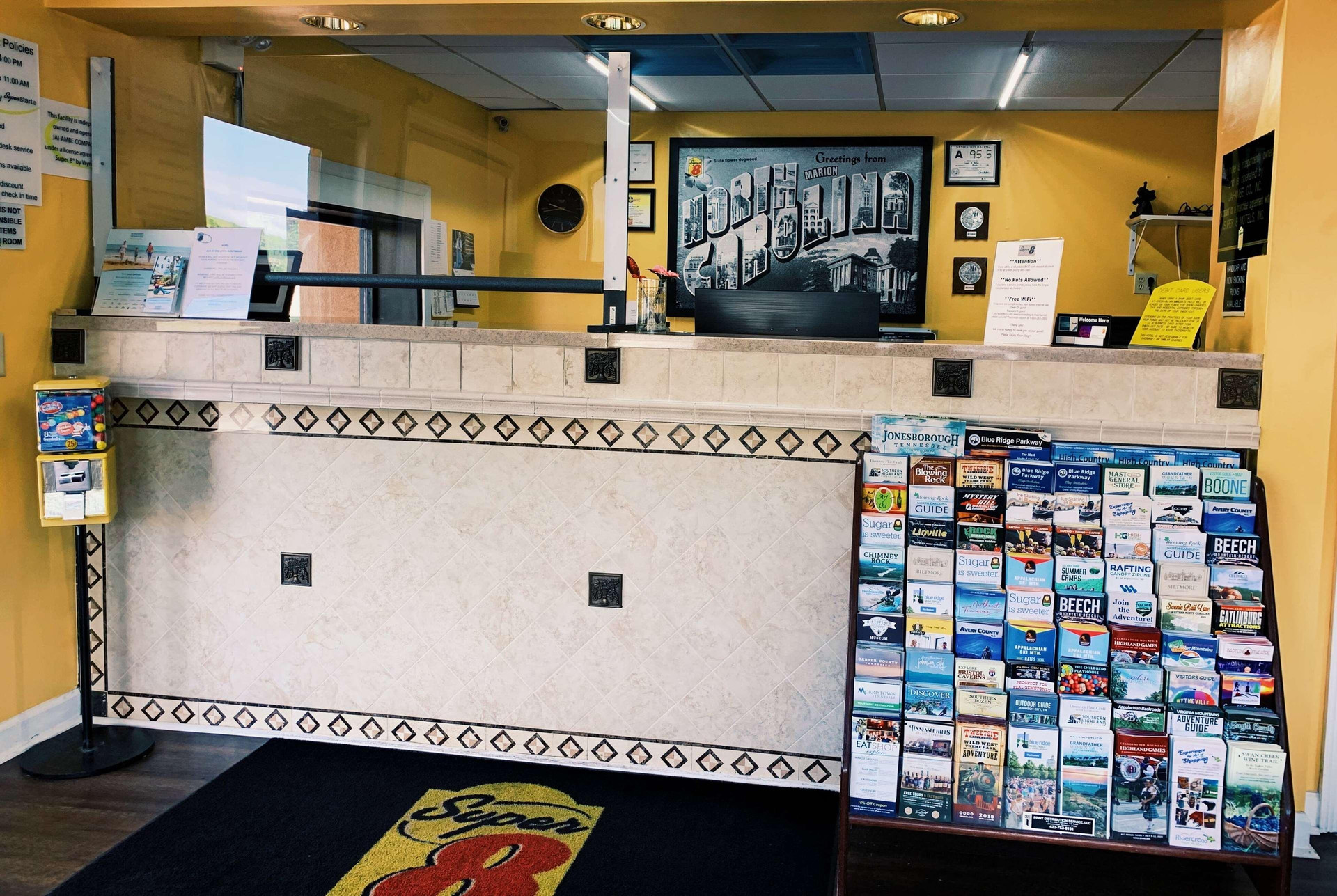 Vista Lobby Super 8 by Wyndham Marion NC