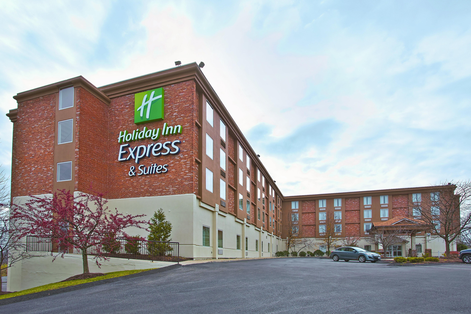Vista Exterior Holiday Inn Express and Suites Pittsburgh West Mif