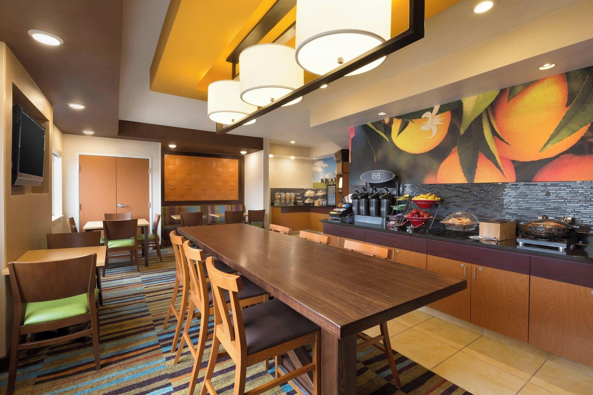 Restaurant Fairfield Inn & Suites Bismarck South
