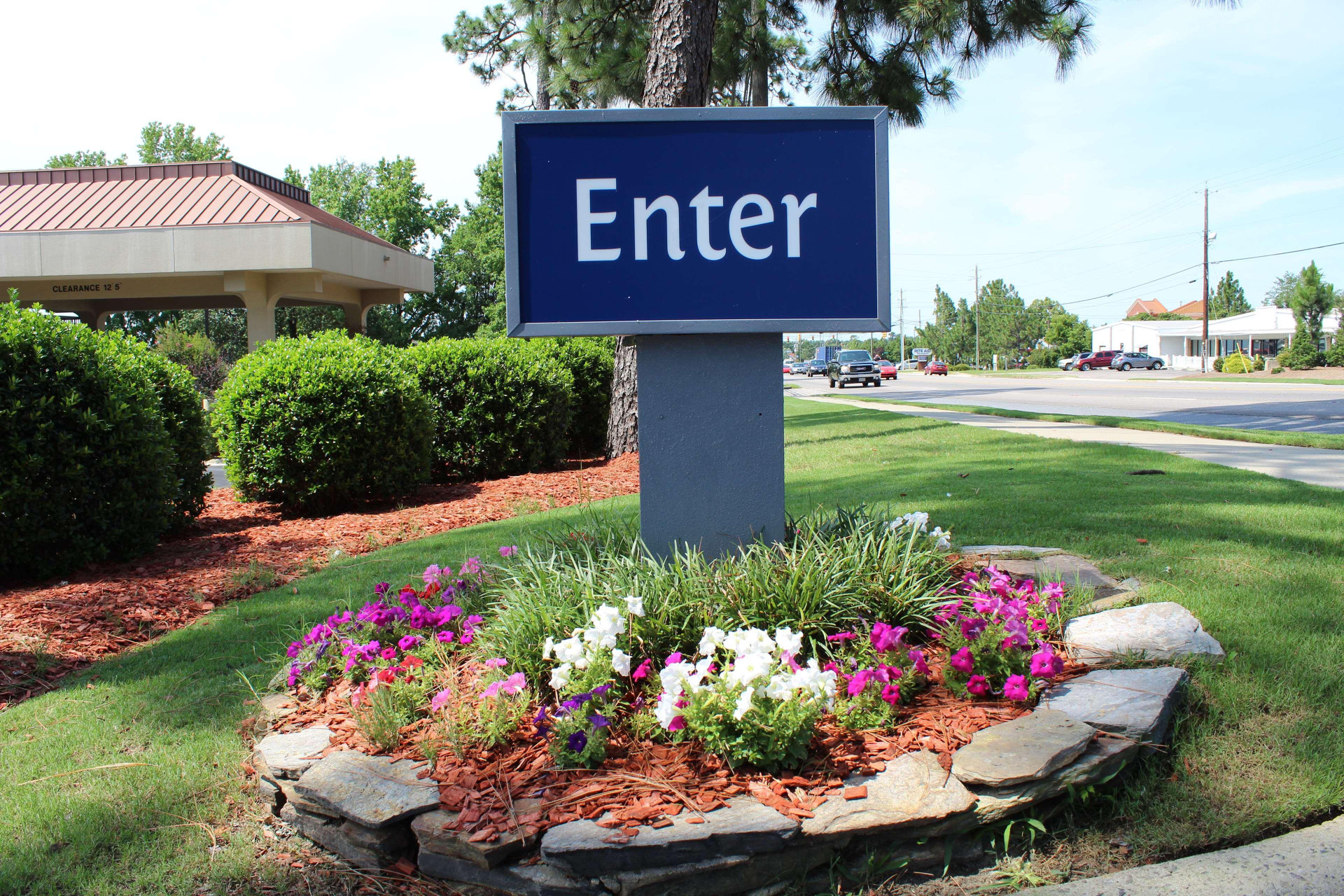 Vista Exterior SureStay Plus Hotel by Best Western Southern Pines Pinehurst