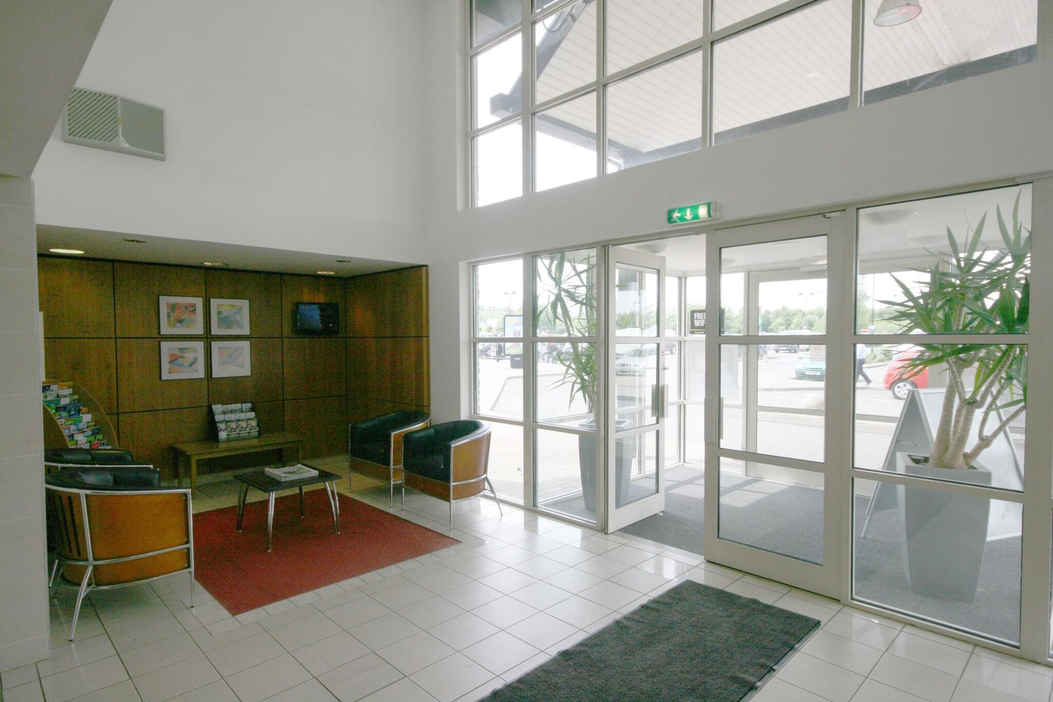 Vista Lobby Days Inn by Wyndham Peterborough