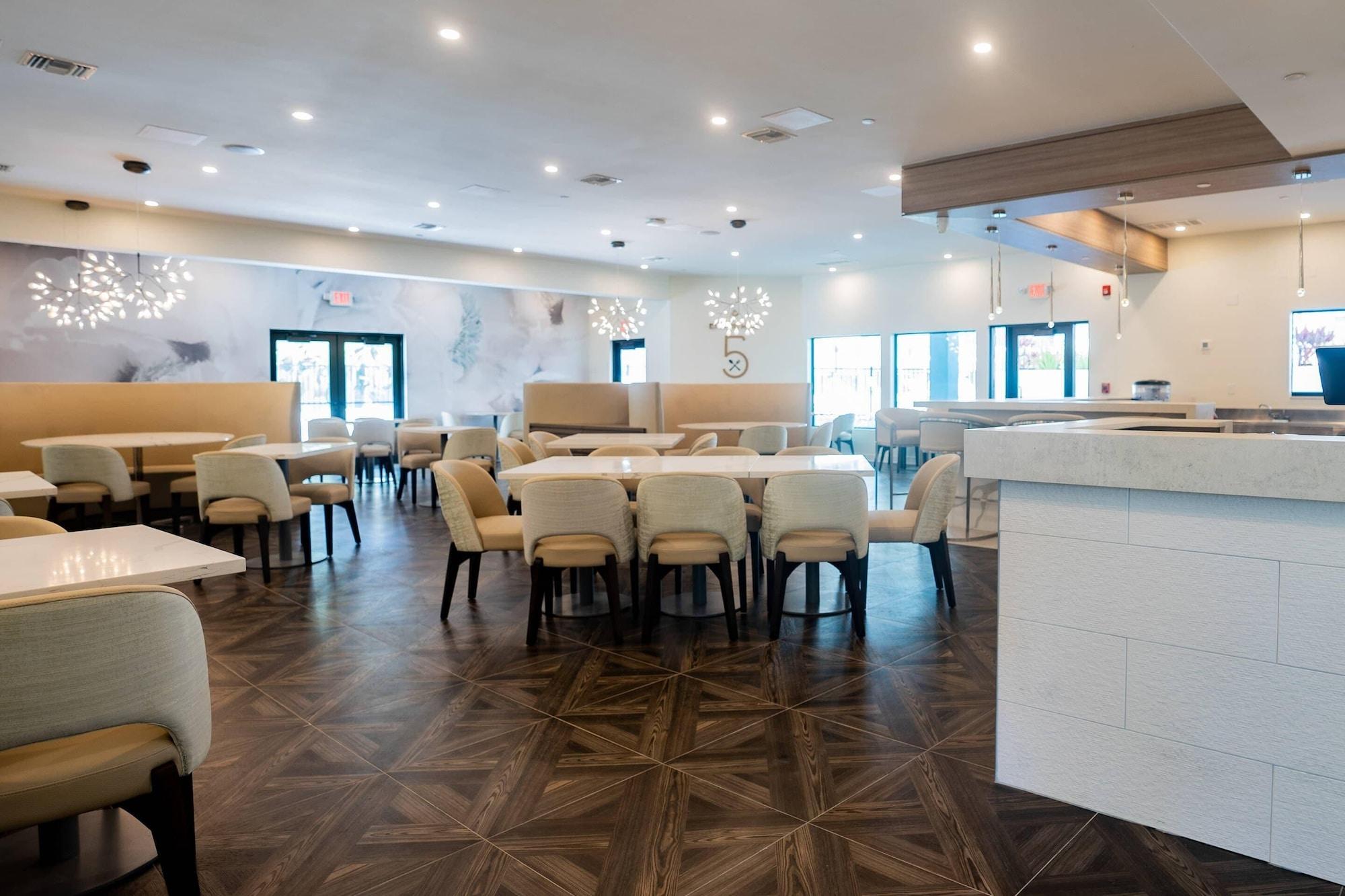 Restaurant DASKK Orlando Hotel near Universal Blvd, an Ascend Collection Hotel