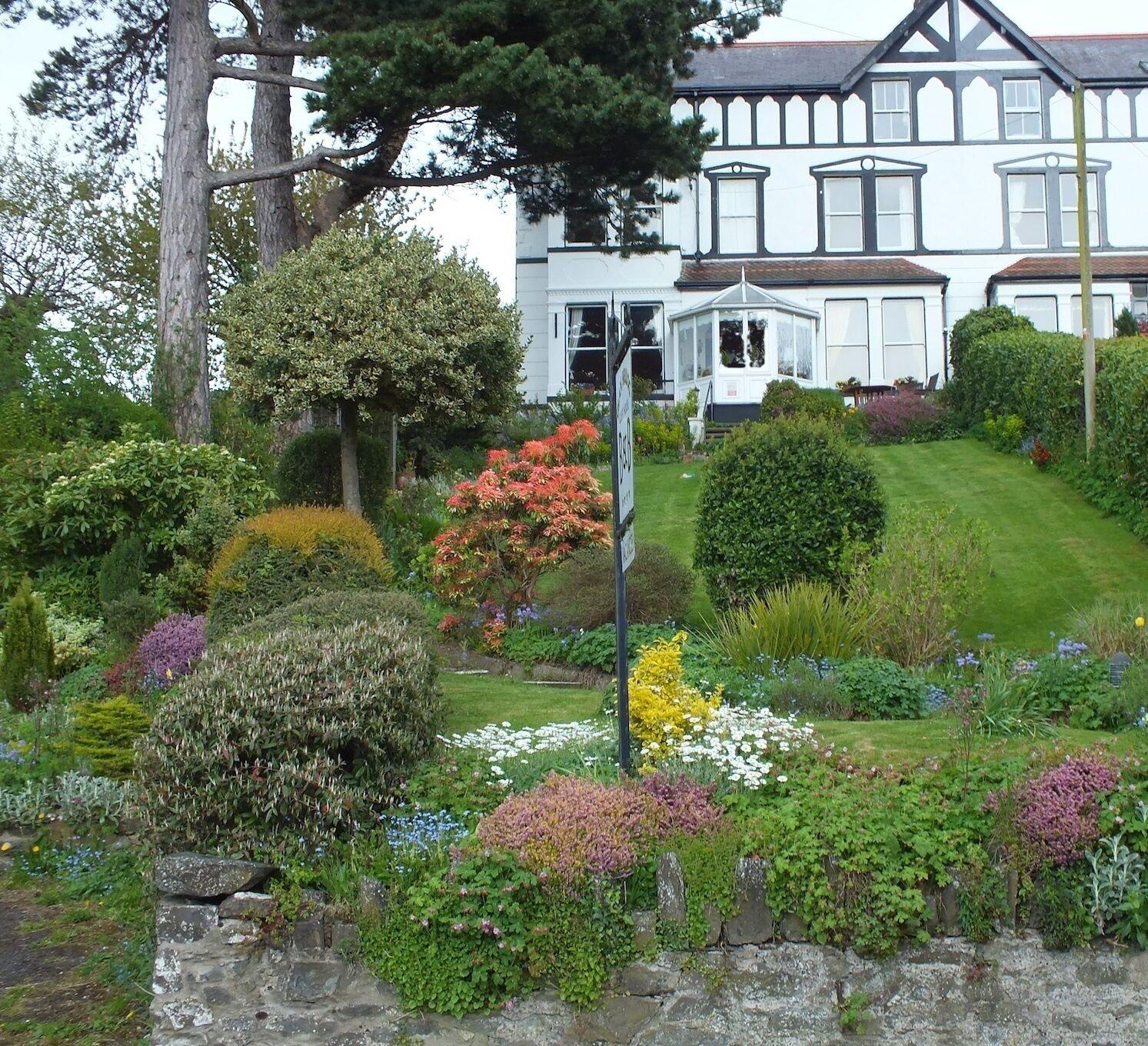 Varios Glan Heulog Guest House
