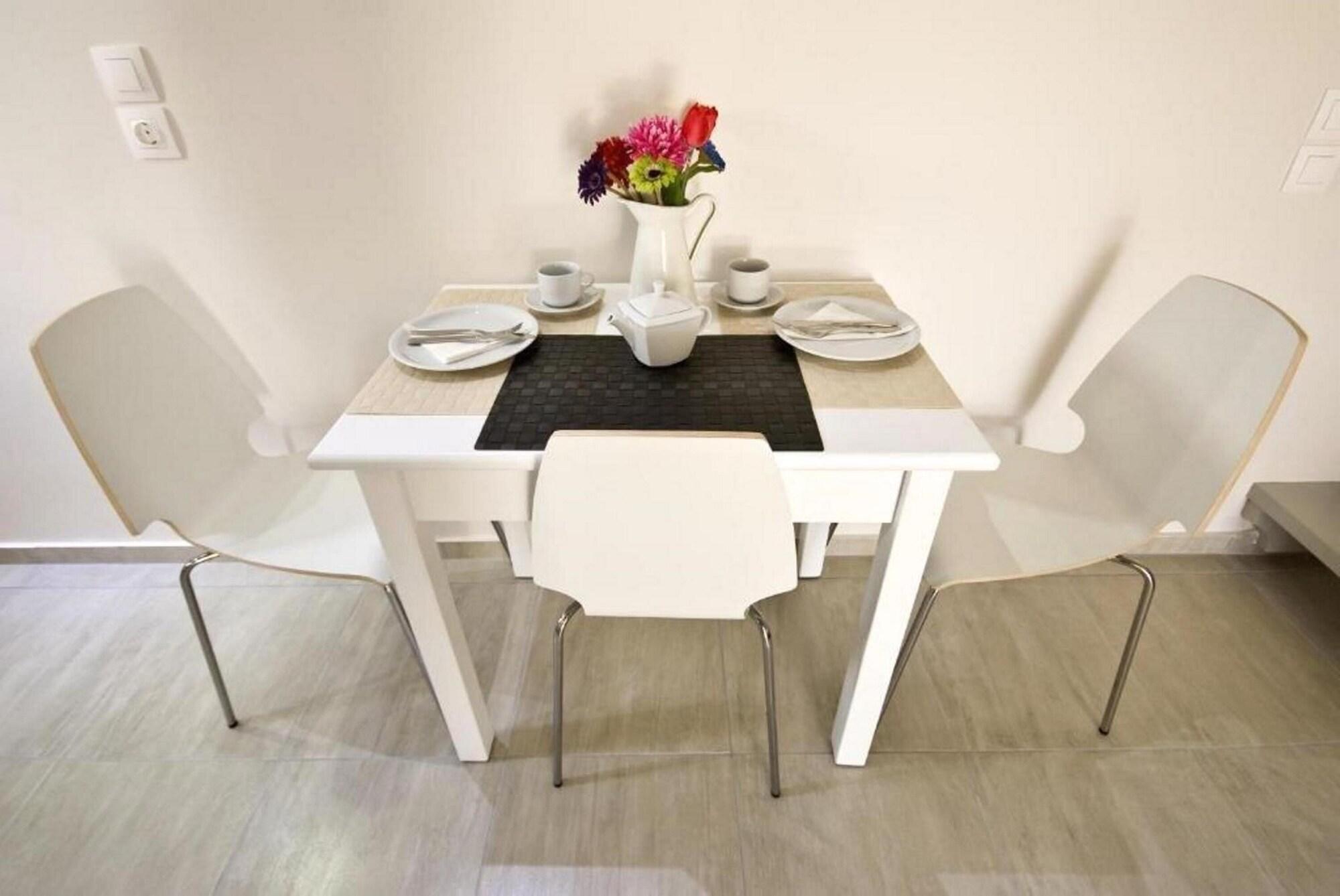 Restaurant Alafouzos Studios