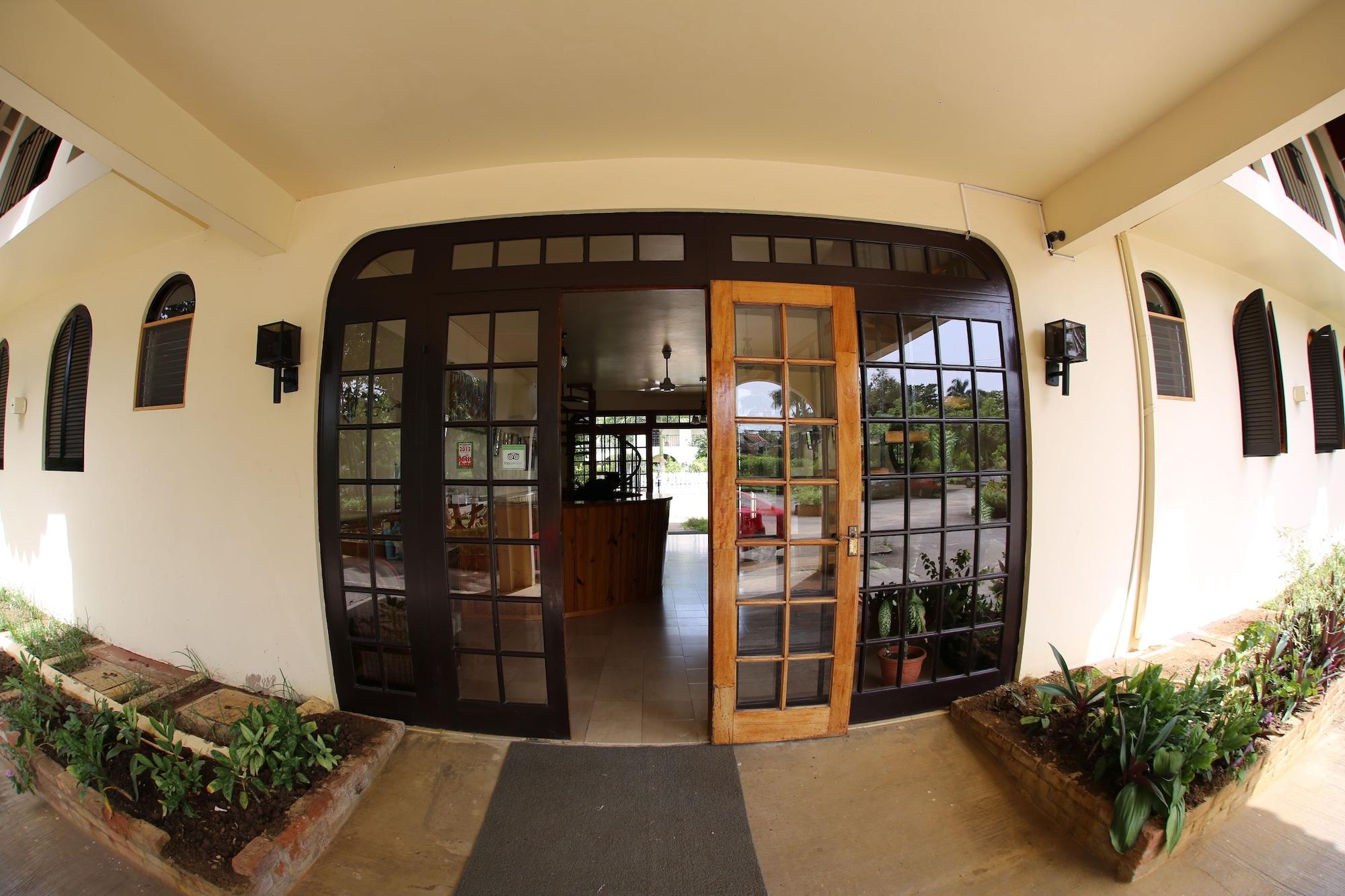 Vista Exterior Charela Inn Hotel