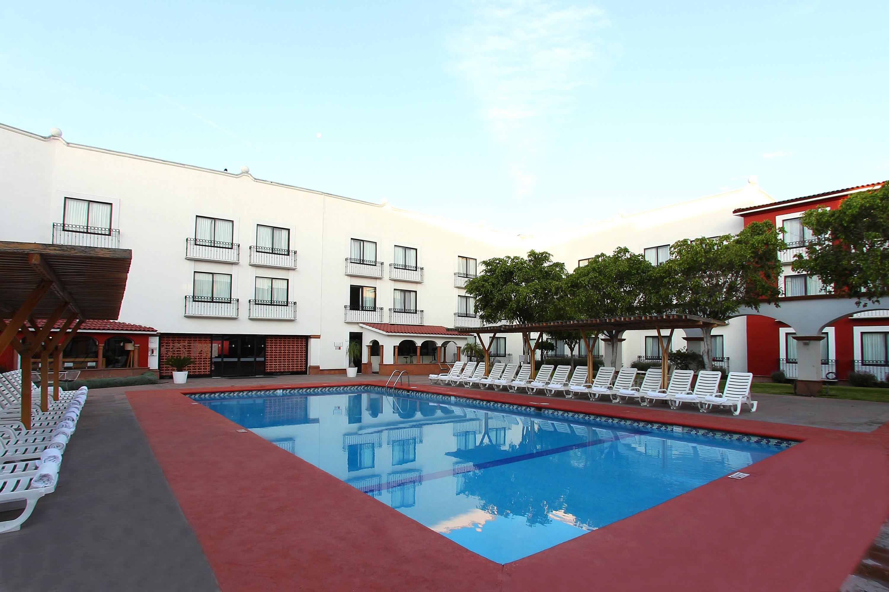 Vista Piscina Fiesta Inn Queretaro