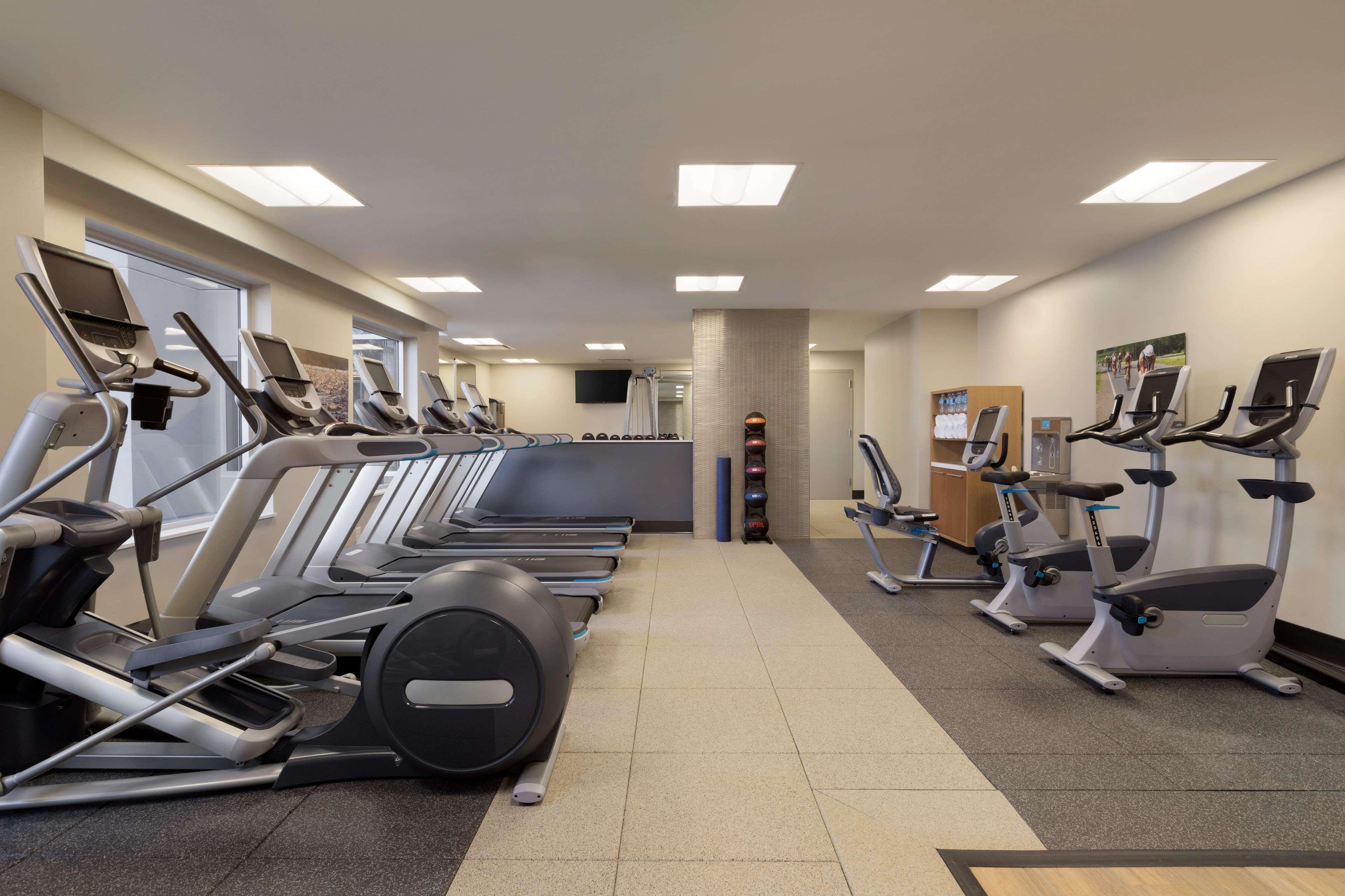 Gimnasio Embassy Suites by Hilton The Woodlands at Hughes Landing