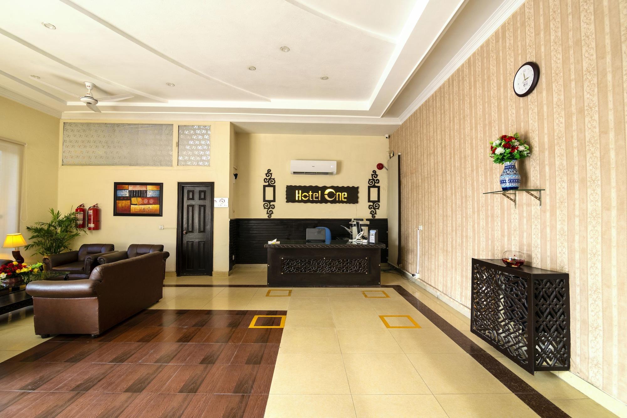 Varios Hotel One Lalazar Multan