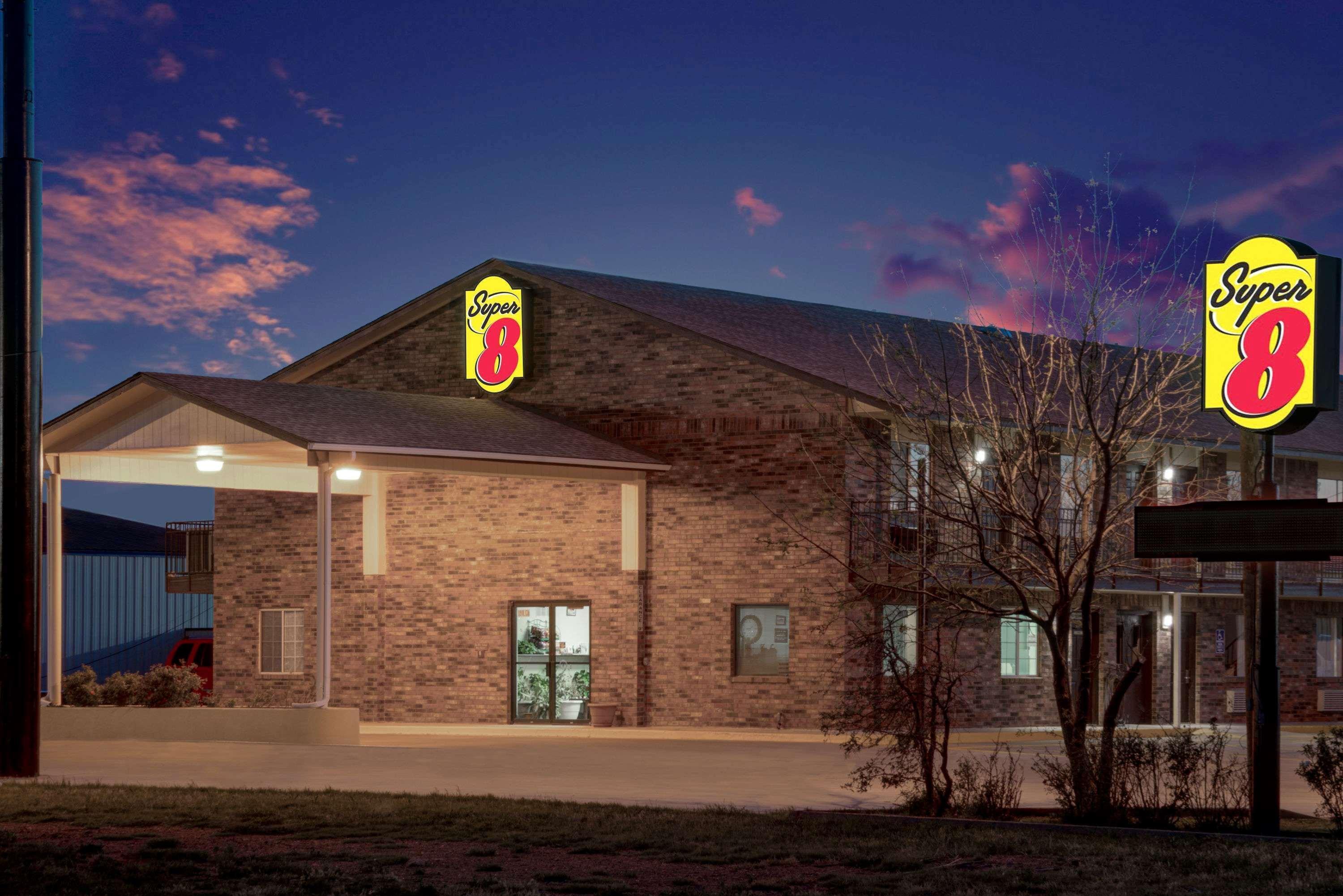 Varios Super 8 by Wyndham Dumas TX