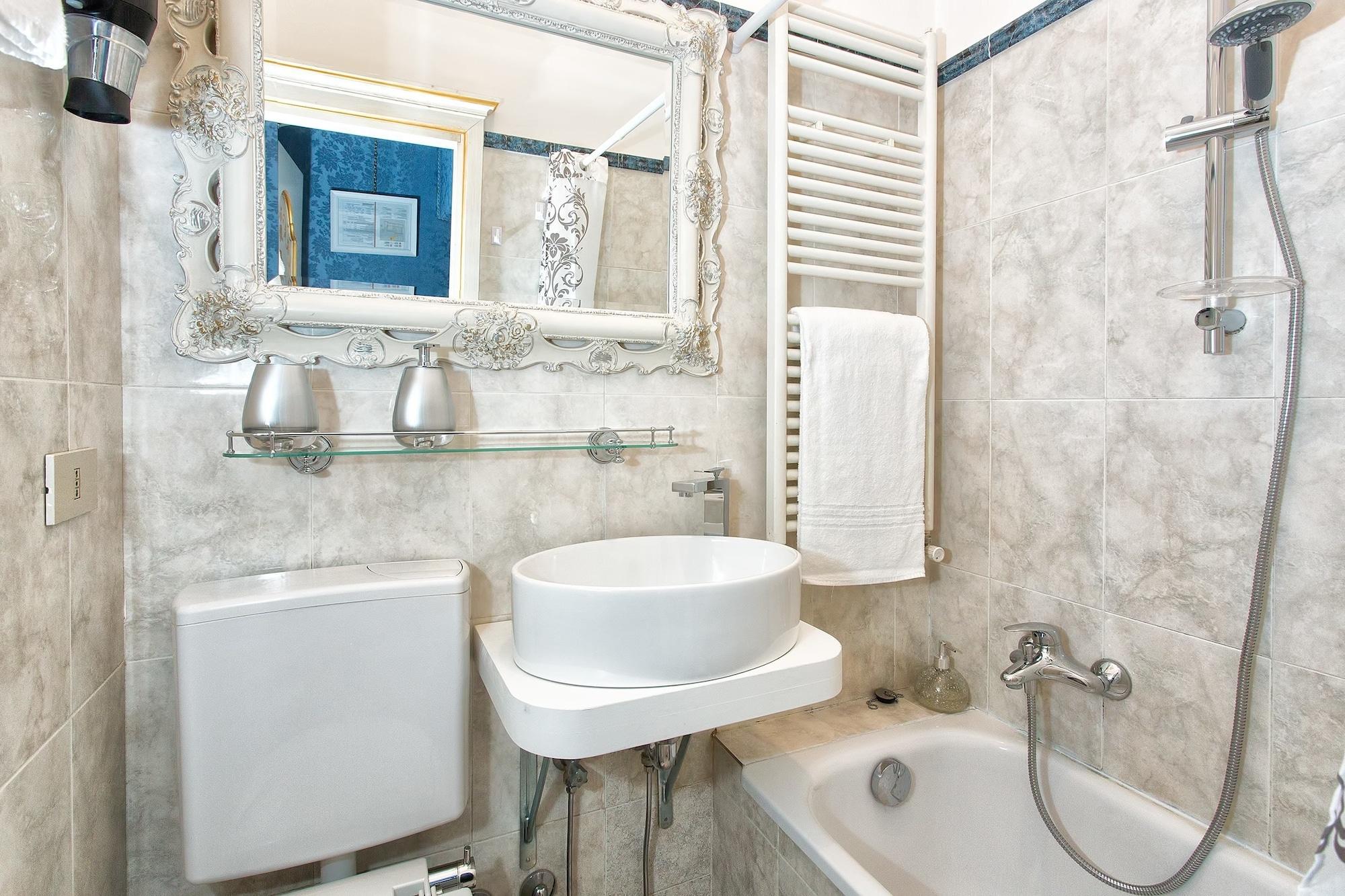 Equipamiento de Habitación Scalon del Doge