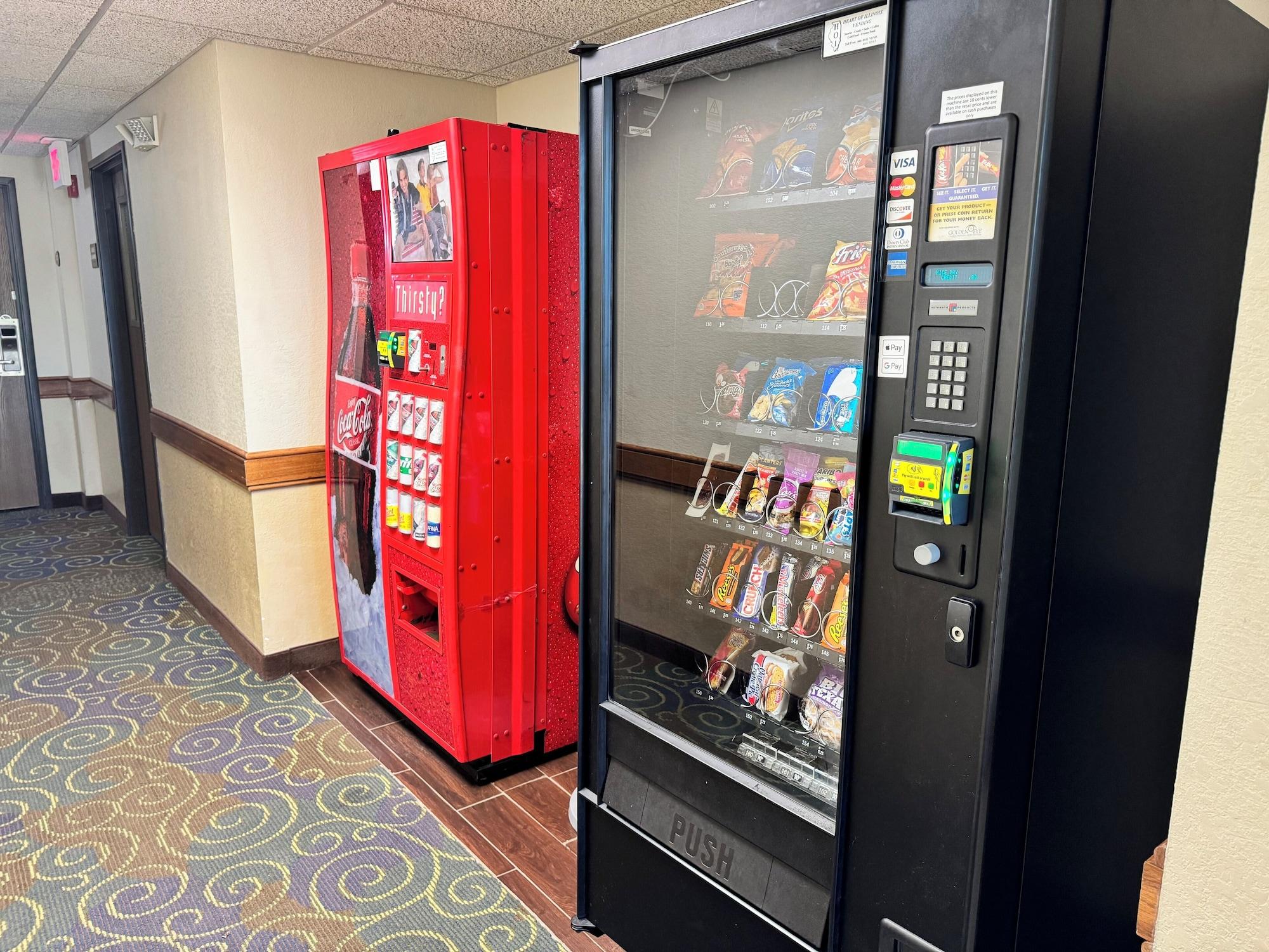 Vista Exterior AmericInn by Wyndham Kewanee