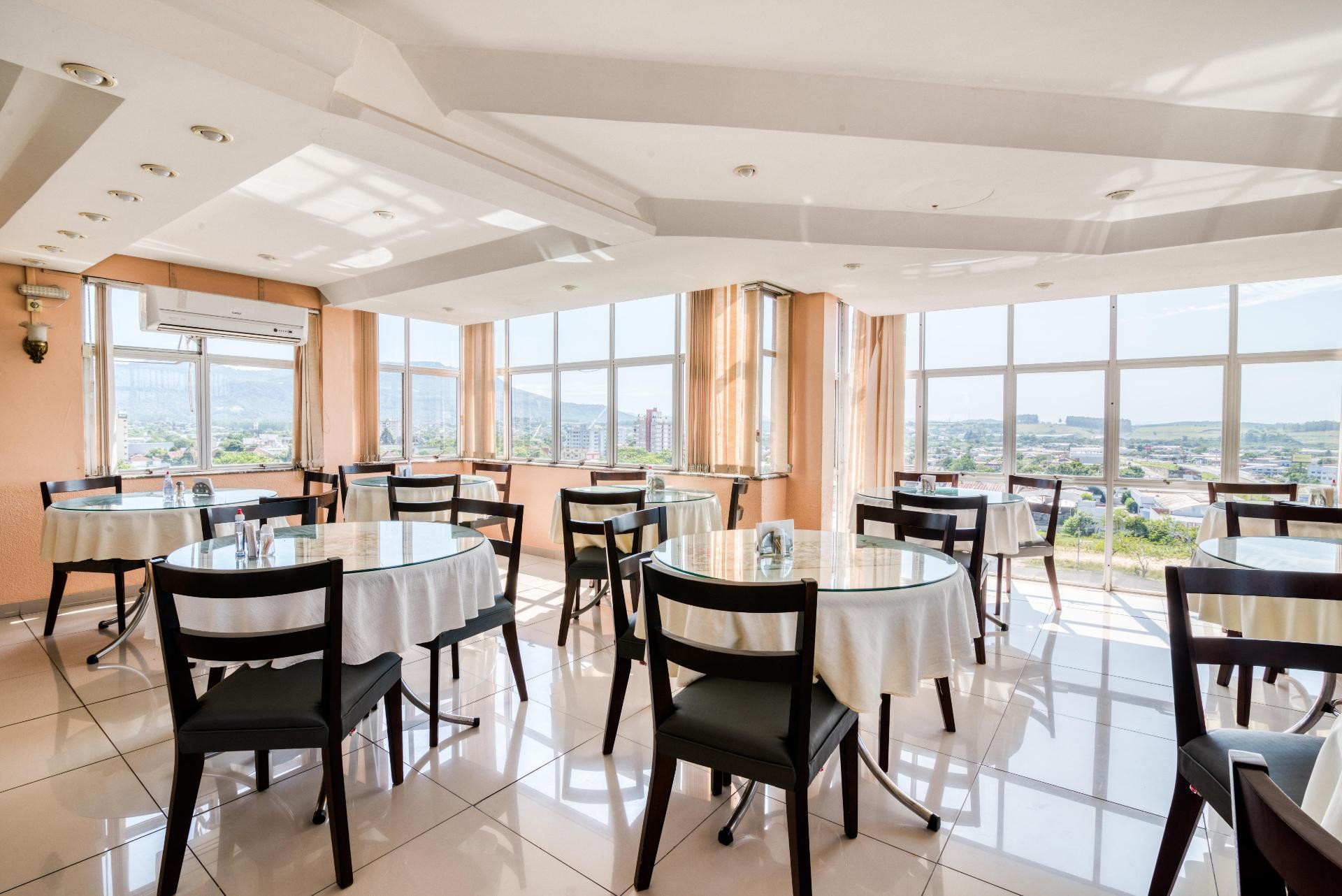 Restaurant Oyo Hotel das Rosas