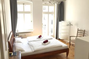 Alquiler Vacacional - 65sqm top old building apartment for 2 in Prenzl. Mountain incl. sunny balcony