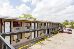 Alojamiento - Best Motel By OYO Chicago I-90
