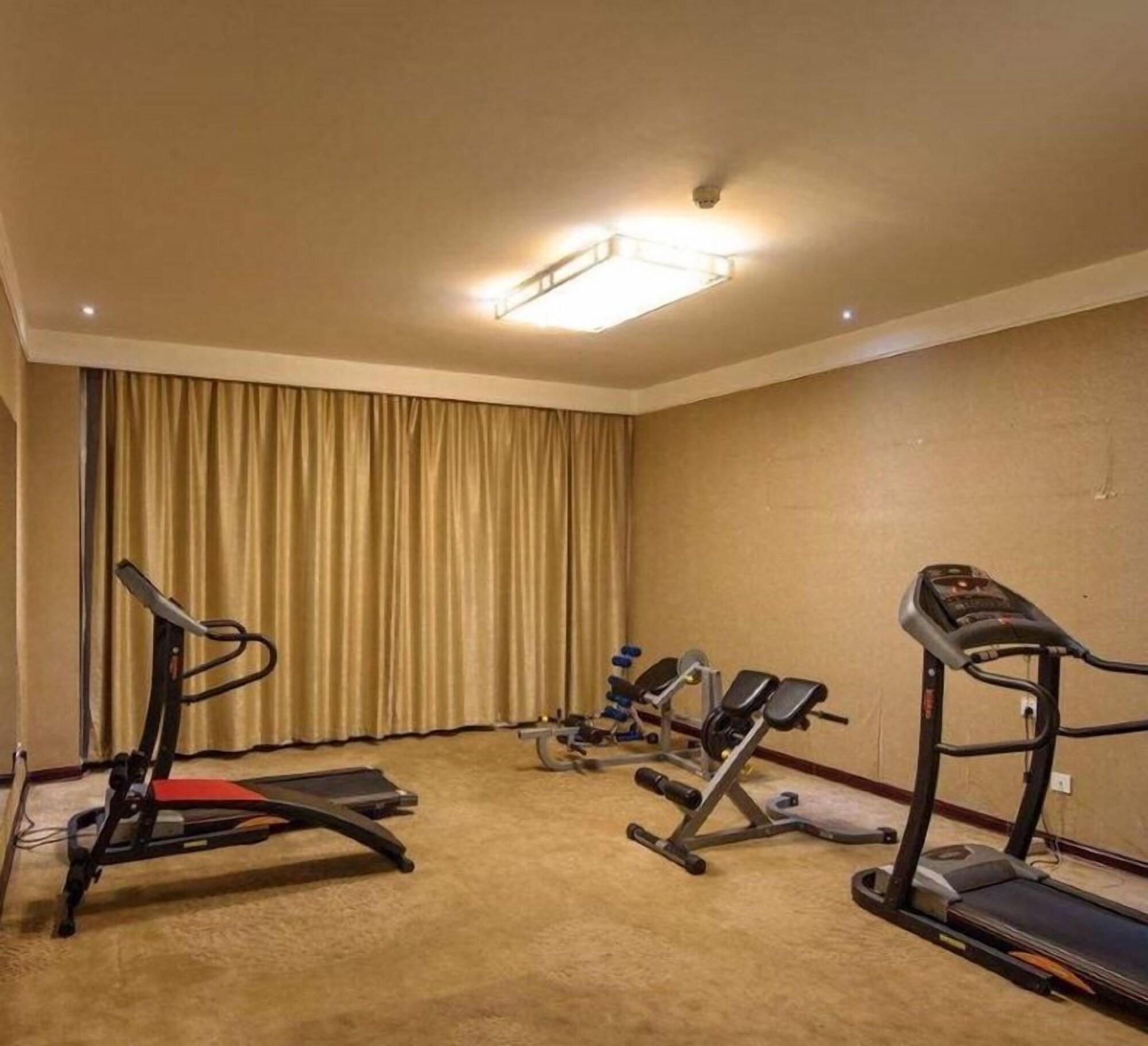 Gimnasio Penguin Airport hotel&free shuttle bus