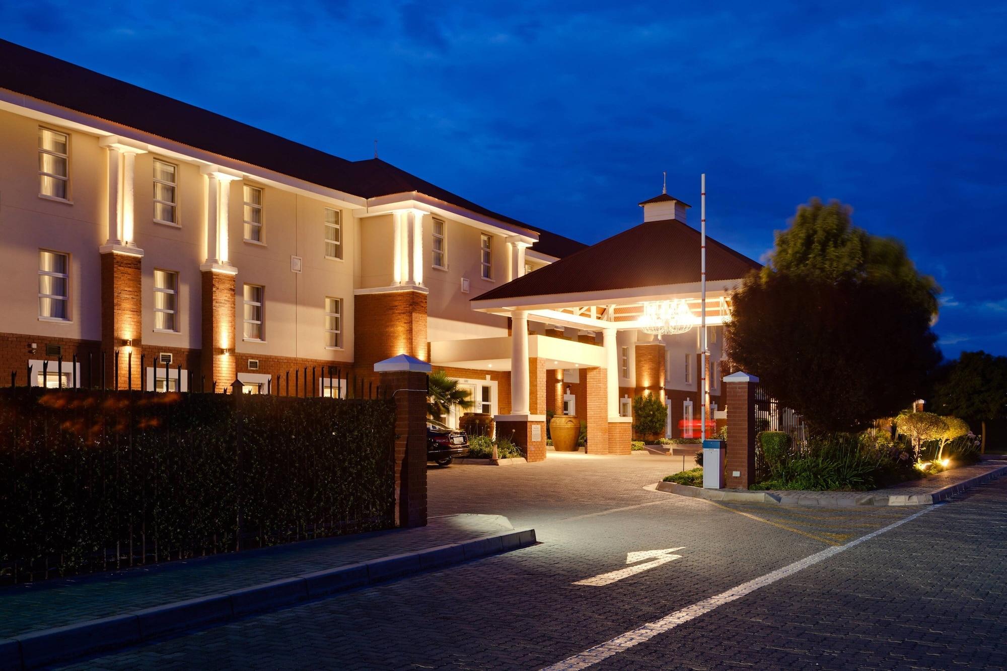 Vista Exterior Protea Hotel by Marriott Mahikeng