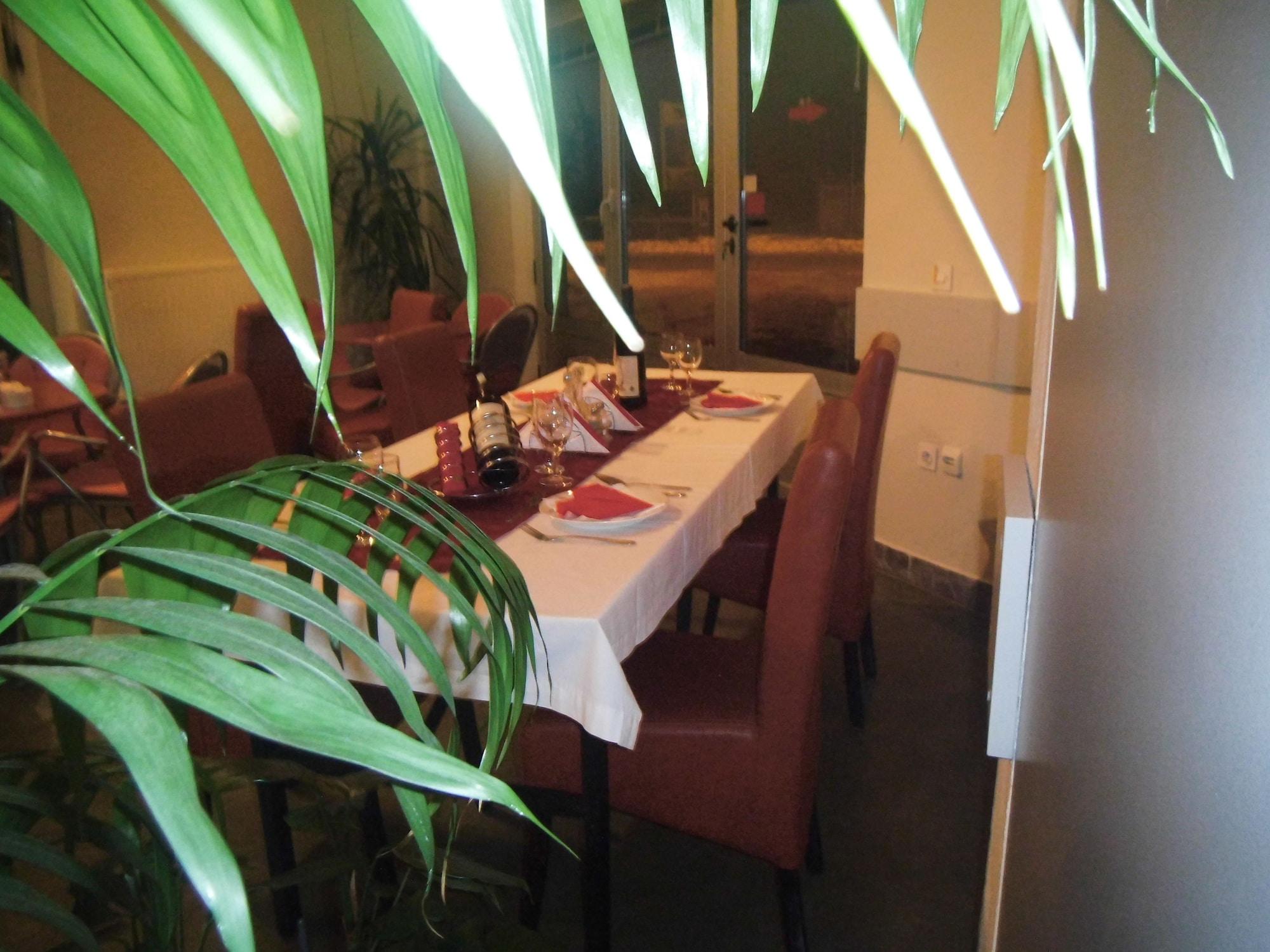 Bar/Salón Hotel Seos