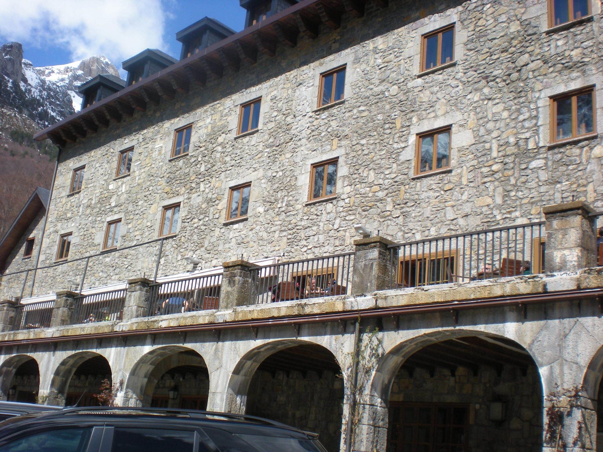 Vista Exterior Parador De Bielsa