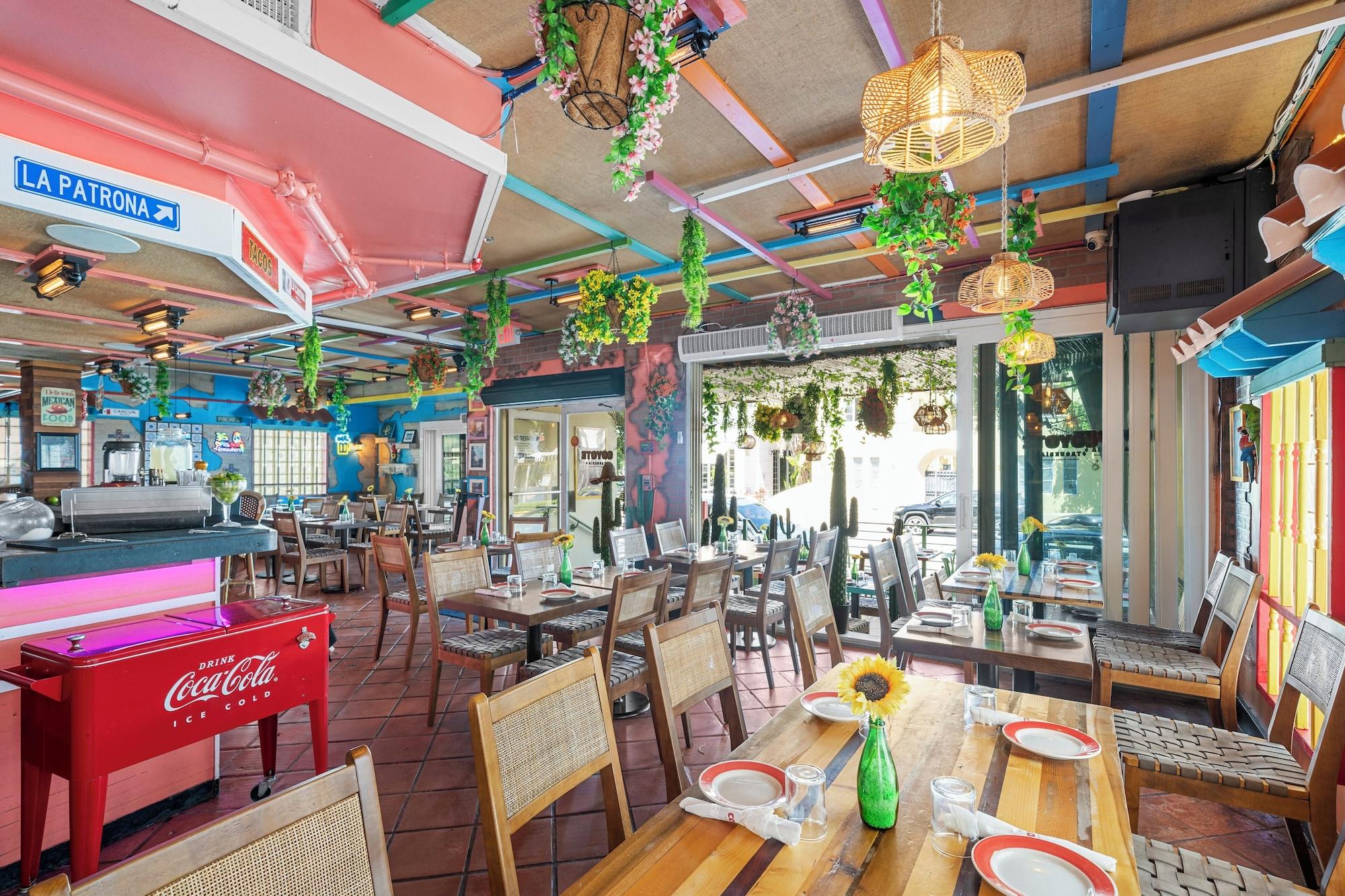 Restaurant Rock Apartments by Lowkl