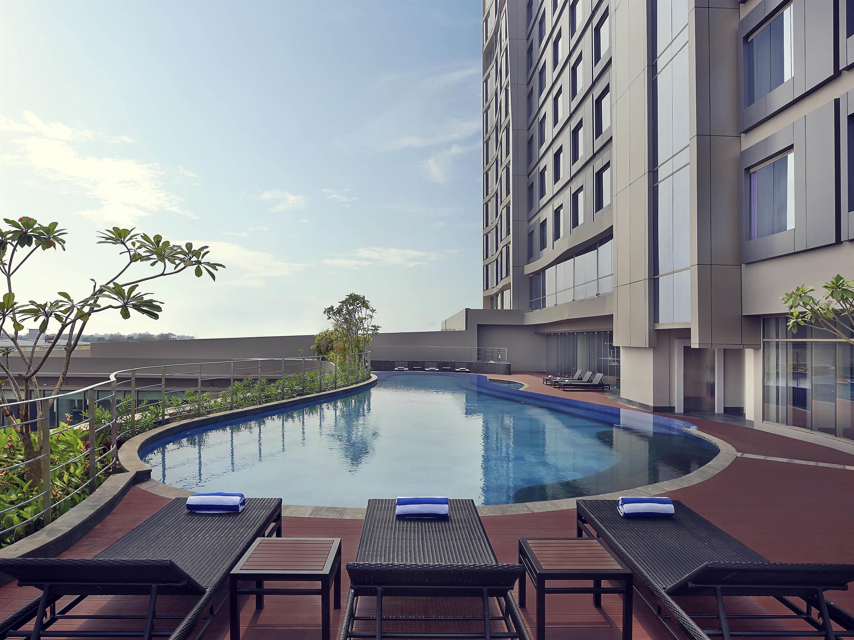 Vista Piscina Mercure Karawang