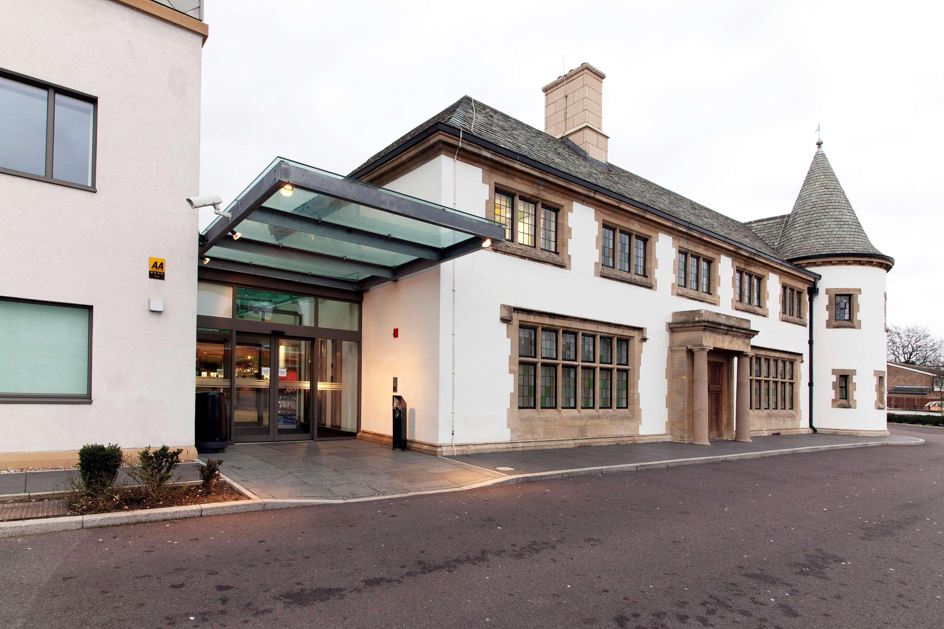 Vista Exterior DoubleTree by Hilton London Heathrow Airport