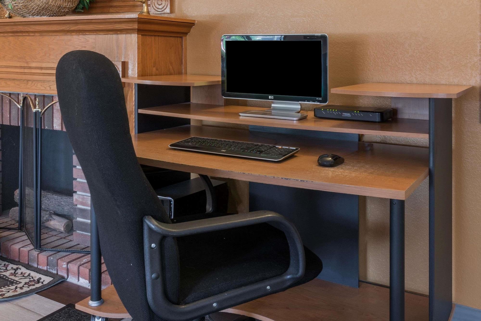 Centro de Negocios Super 8 by Wyndham Front Royal Near Shenandoah National Park