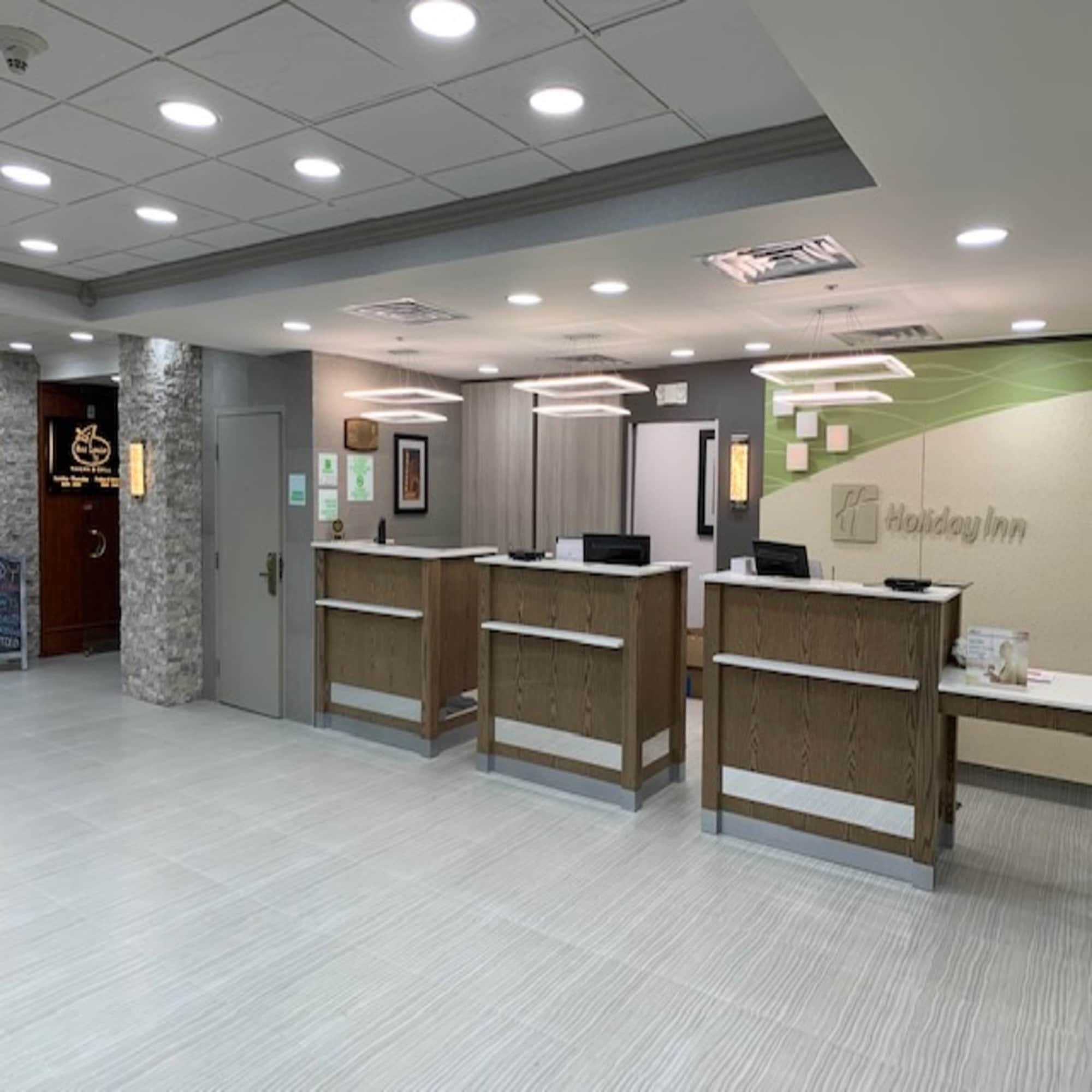 Vista Lobby Holiday Inn Chicago North Shore by IHG