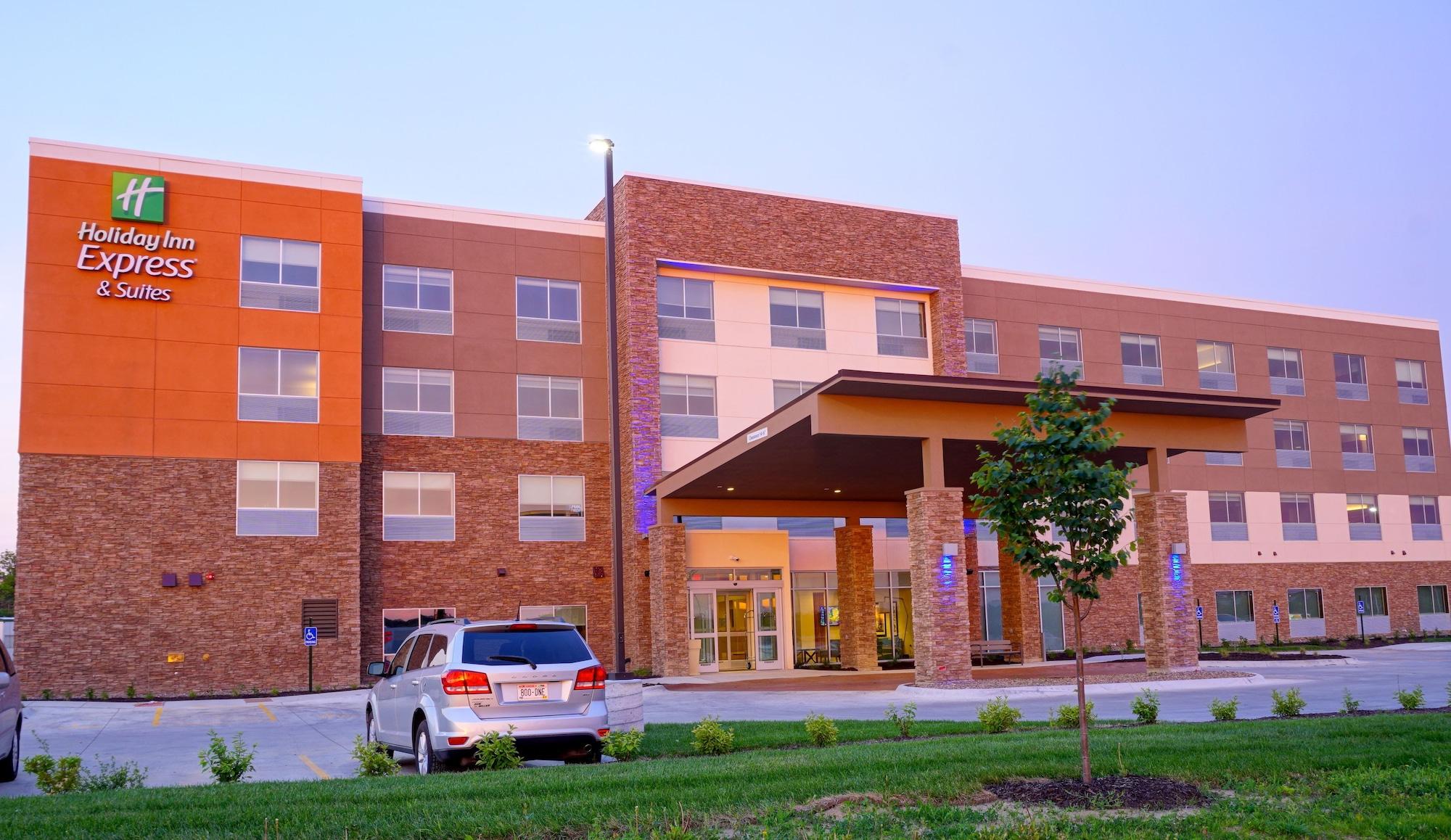 Vista Exterior Holiday Inn Express & Suites Omaha - Millard Area by IHG