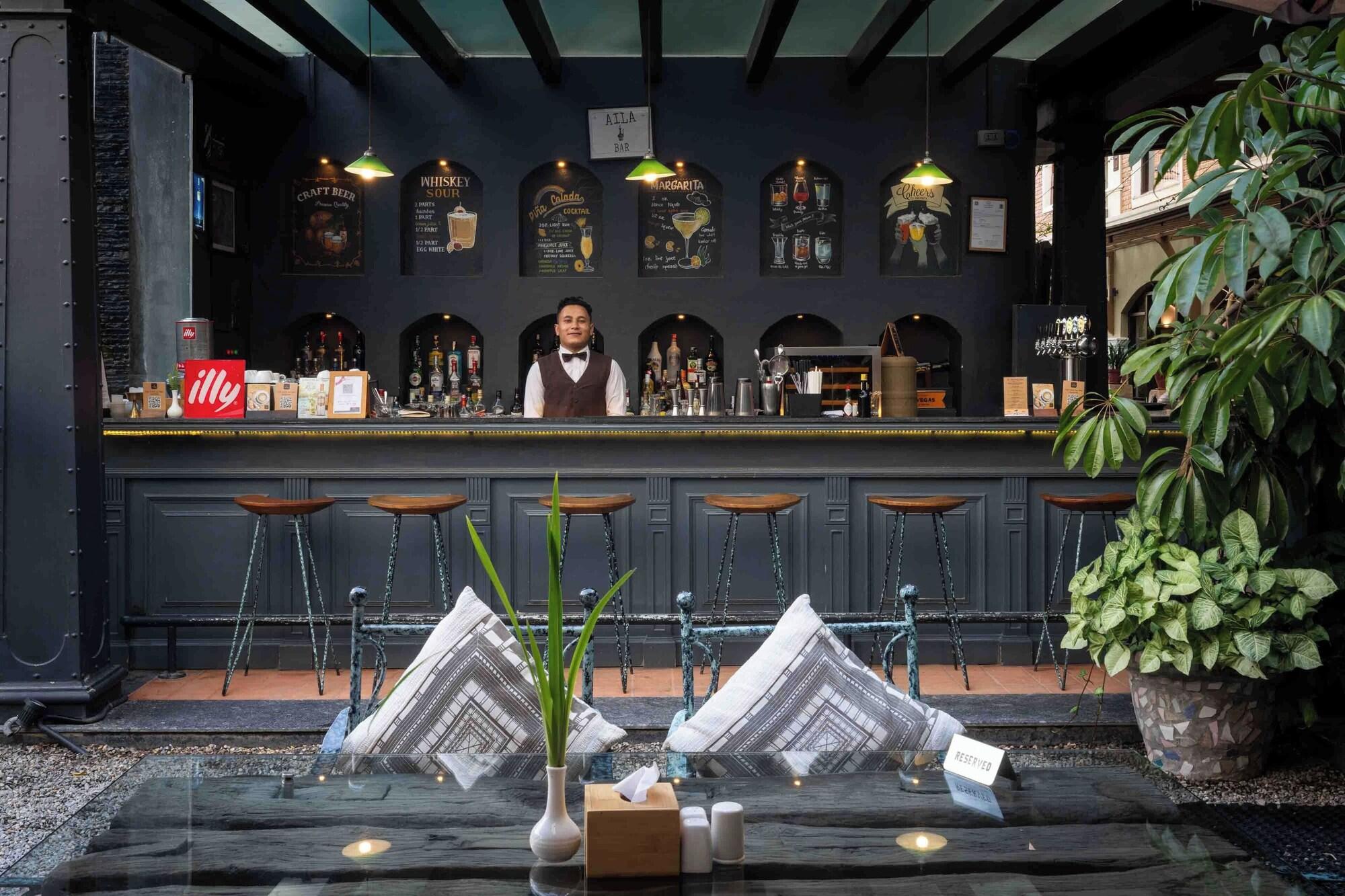 Bar/Salón Nepali Ghar Hotel
