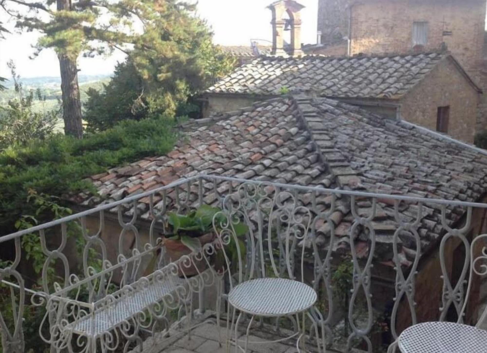 Varios Palazzo Tombesi Trecci