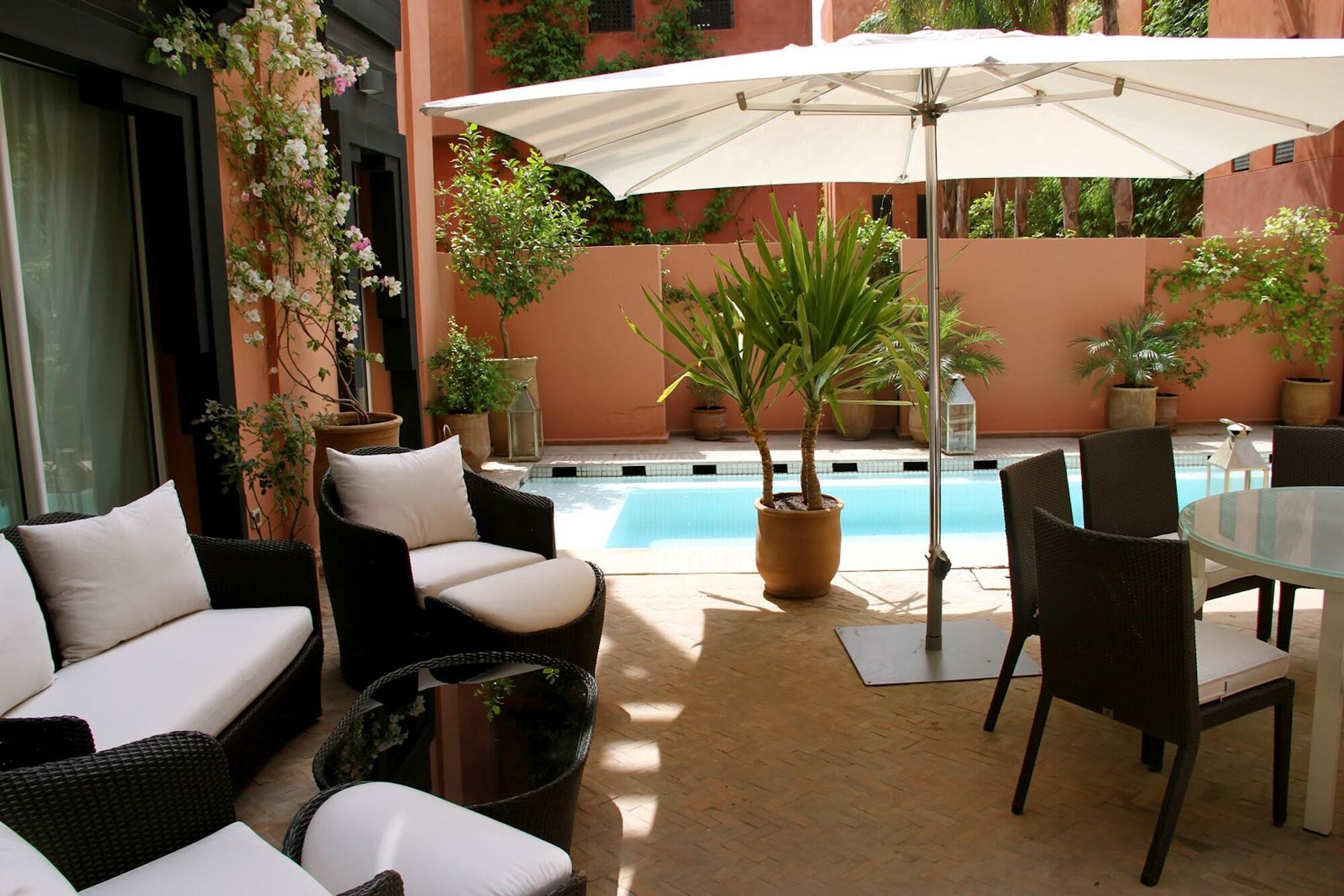 Vista Piscina Riad Villa Lavande