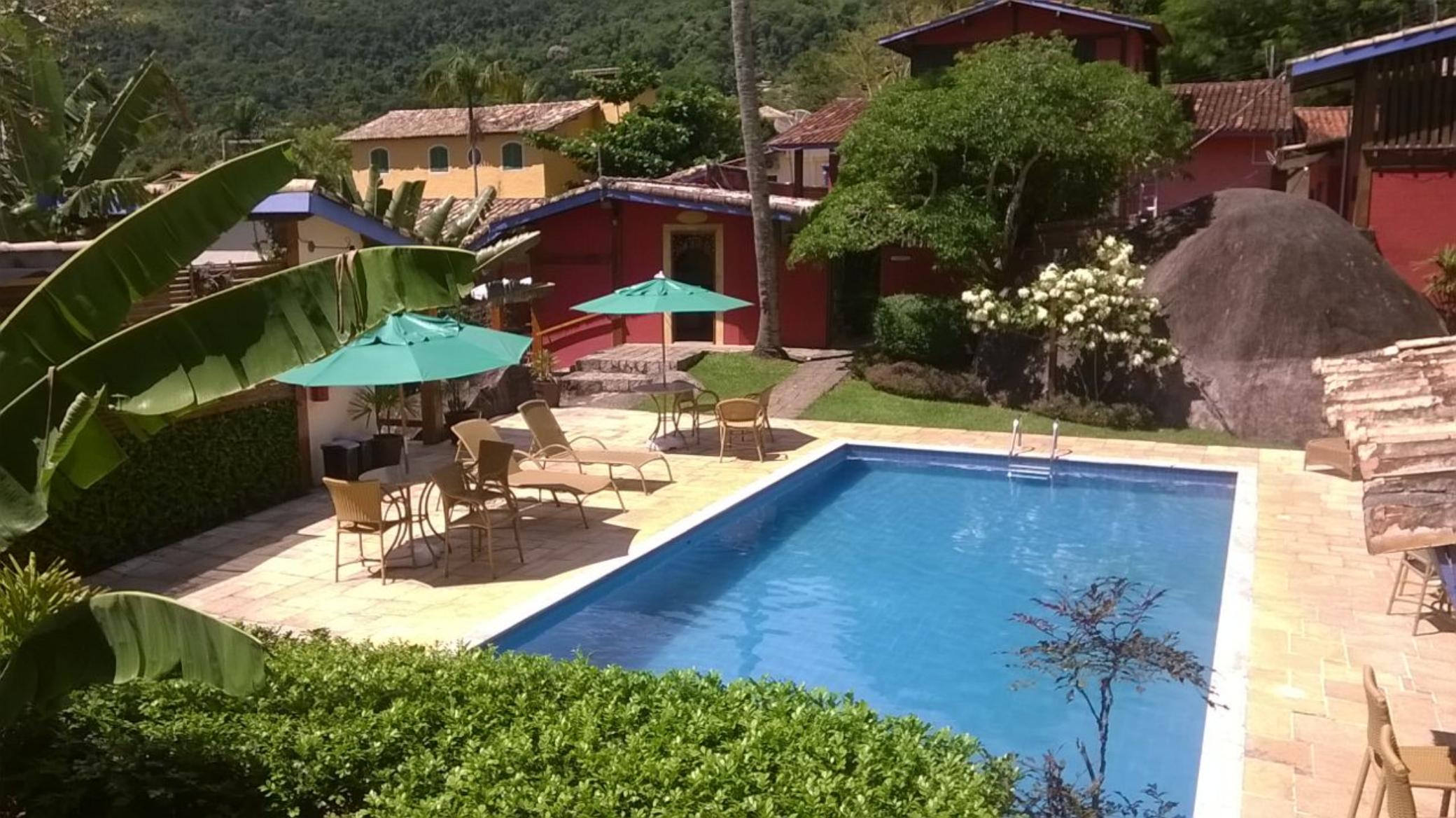 Vista Piscina VELINN Pousada Guarubela Villa Vittoria