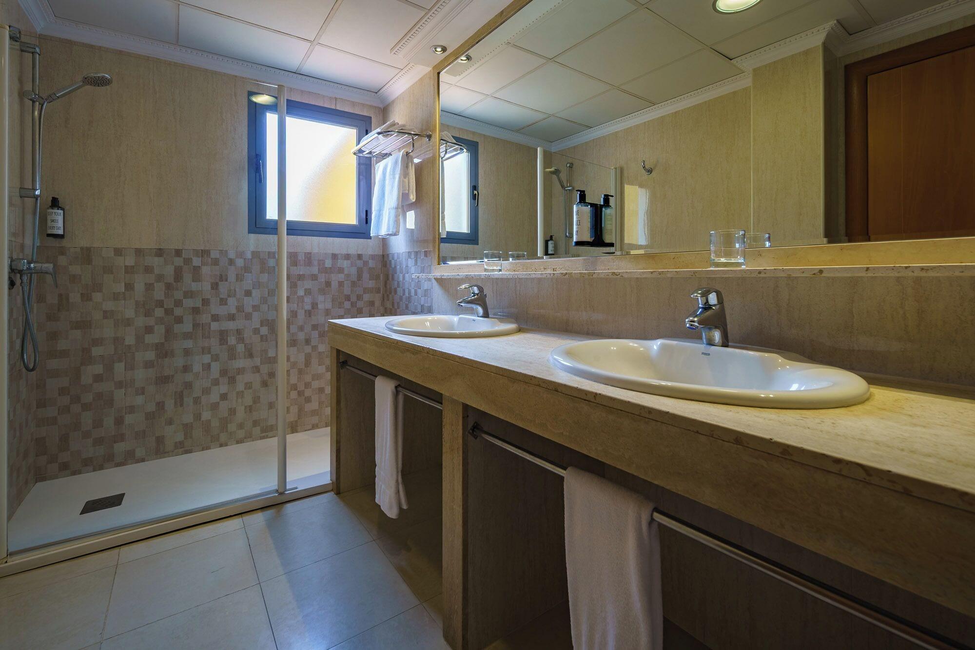 Equipamiento de Habitación Crisol Almería
