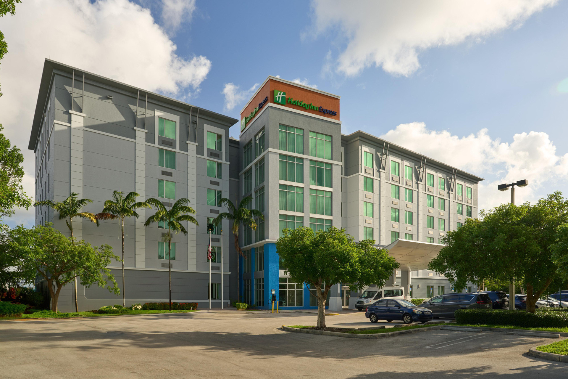 Vista Exterior Holiday Inn Express Miami Airport Blue Lagoon Area by IHG
