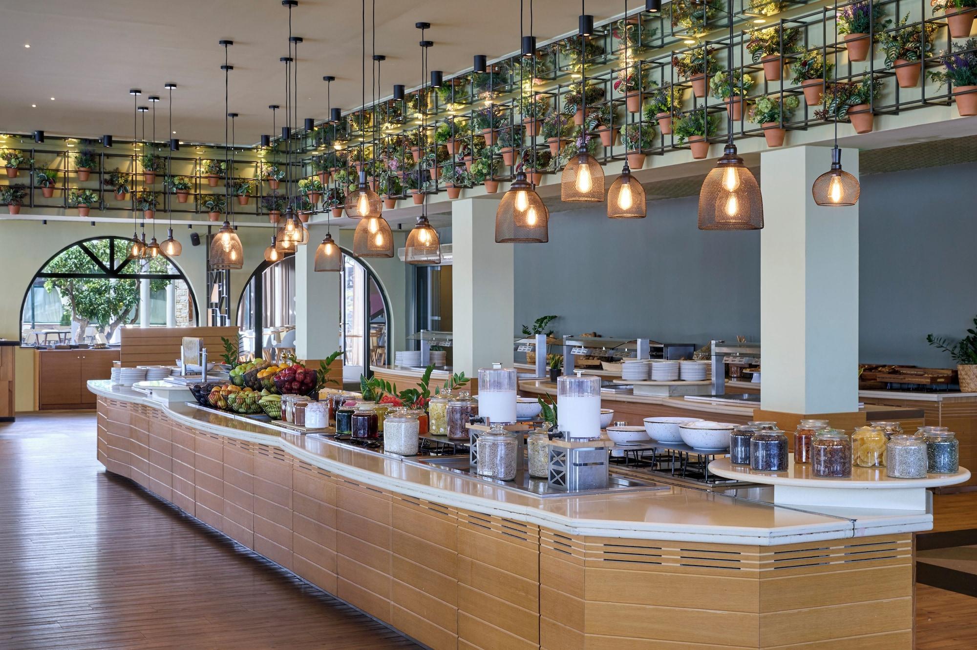 Restaurant Dolce by Wyndham Athens Attica Riviera