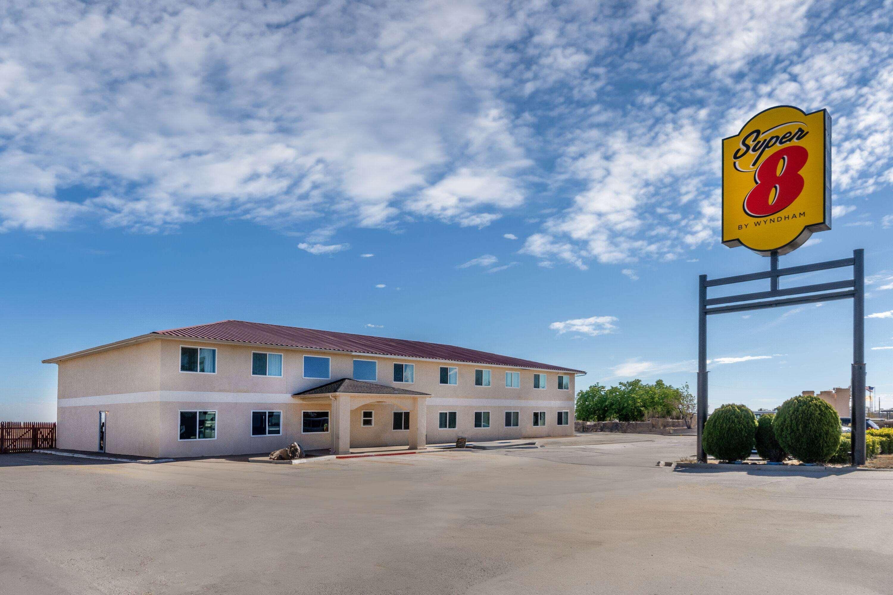 Varios Super 8 by Wyndham Clayton