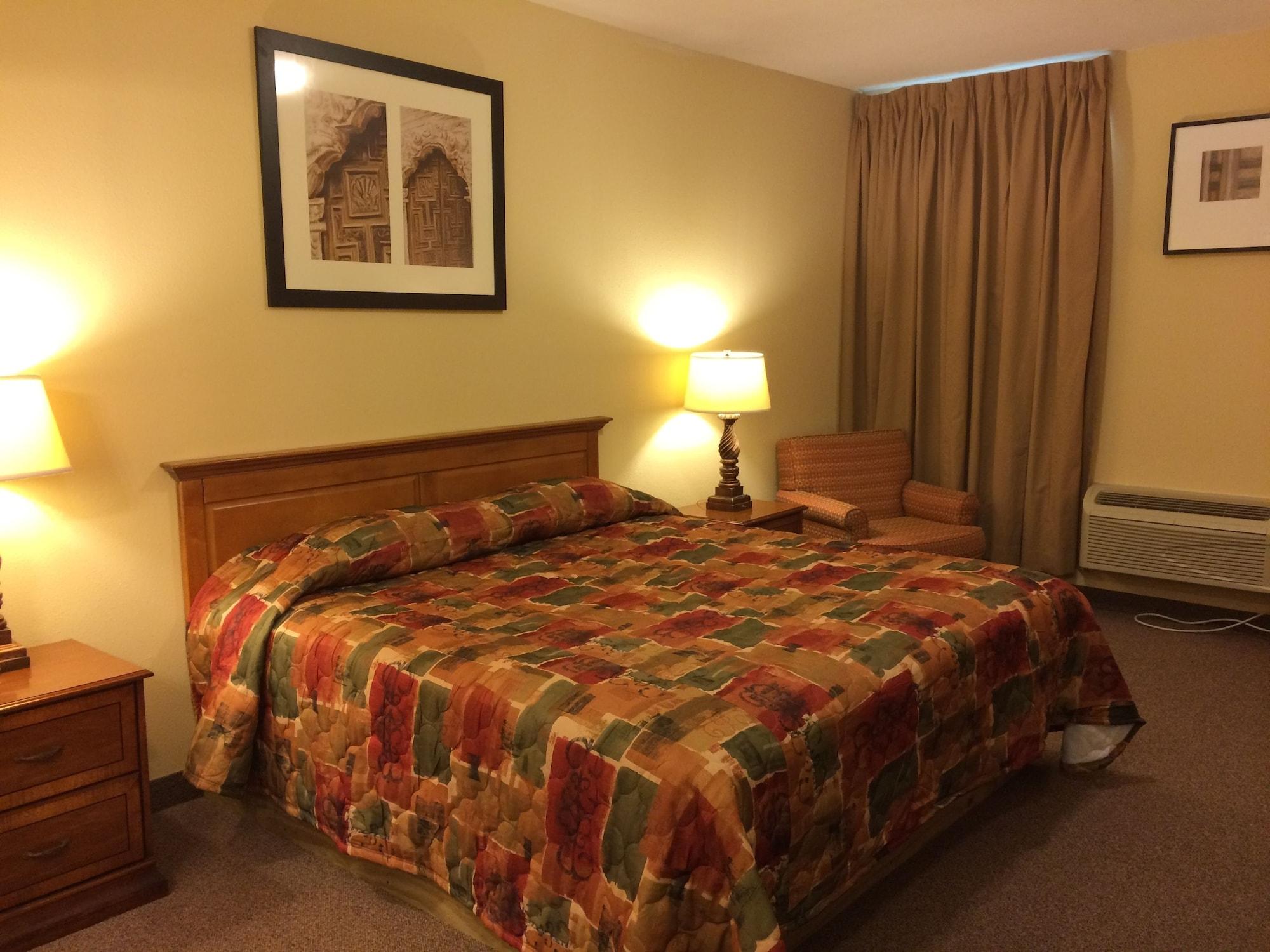 Varios Country Regency Inn & Suites