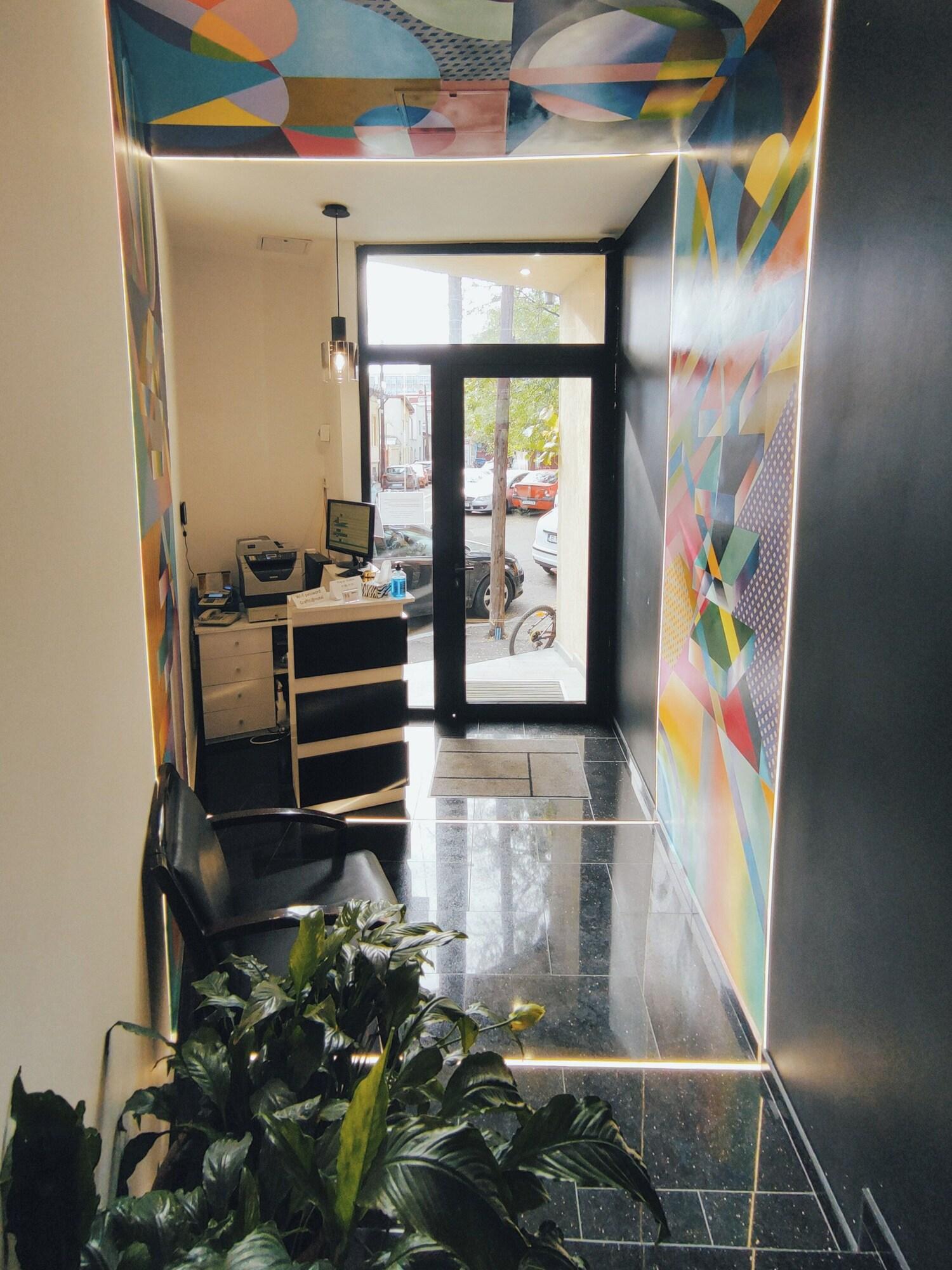 Vista Lobby Hotel Graffiti