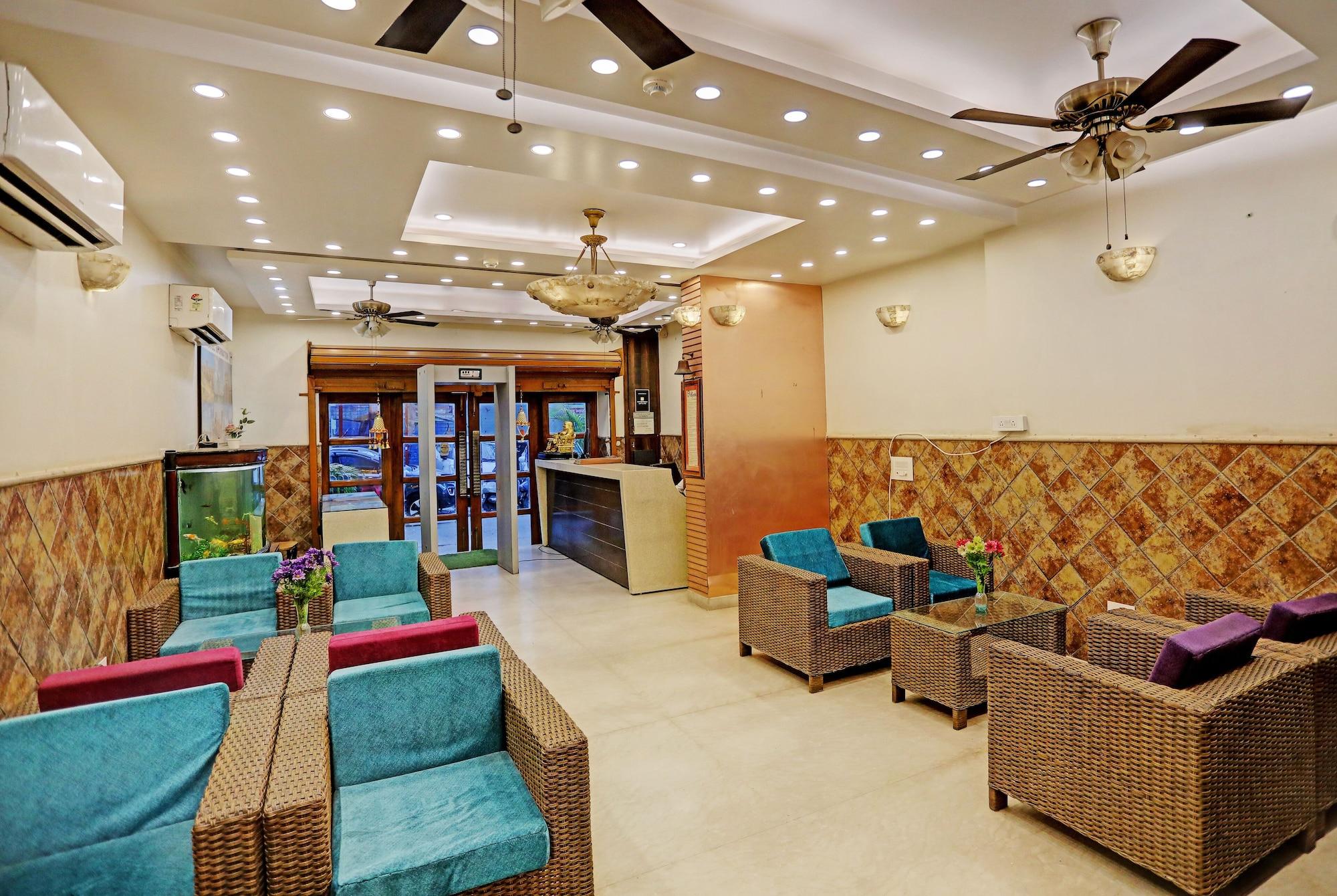 Varios Staybook Atlanta New Delhi Train Station