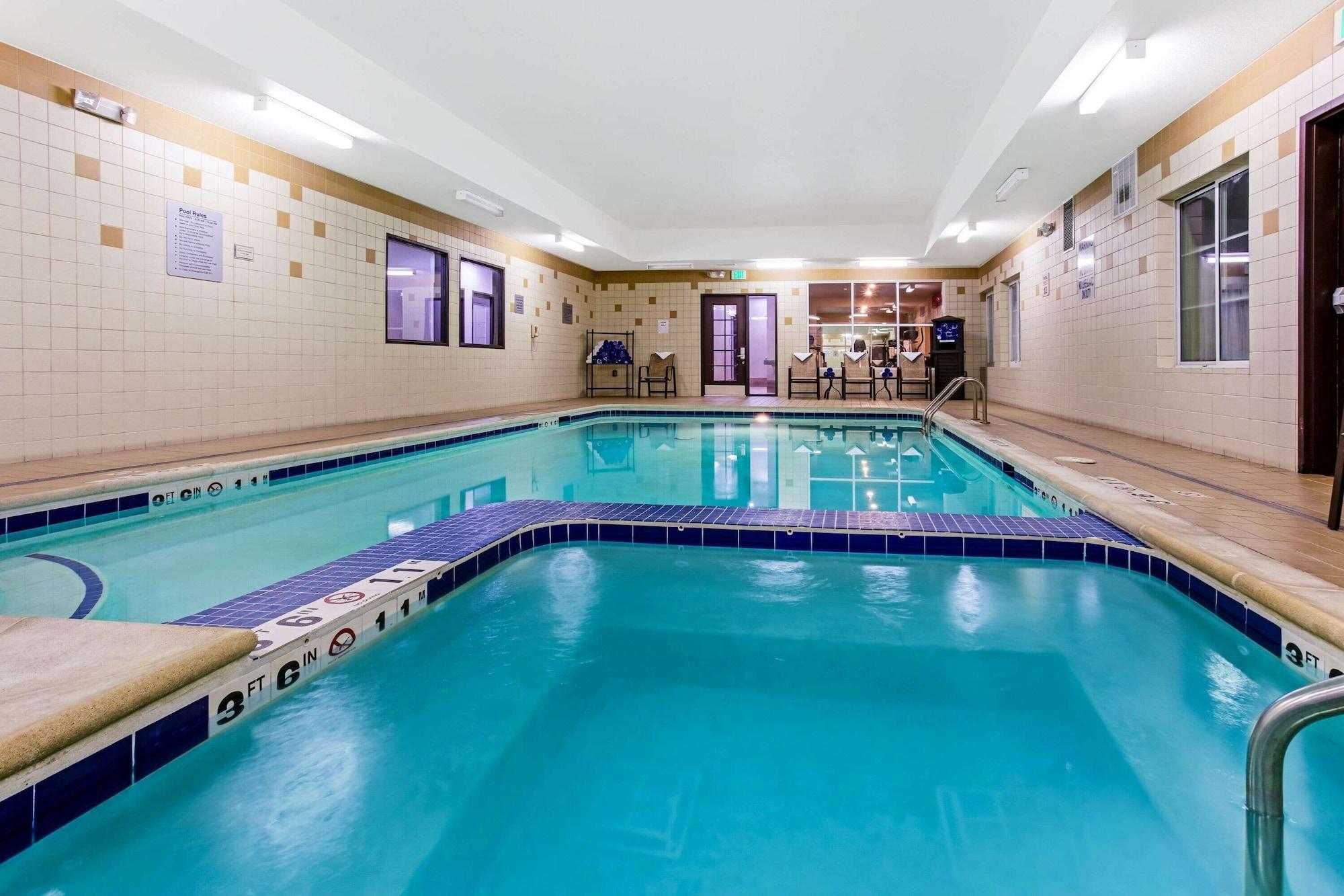 Spa La Quinta Inn & Suites by Wyndham Denver Gateway Park