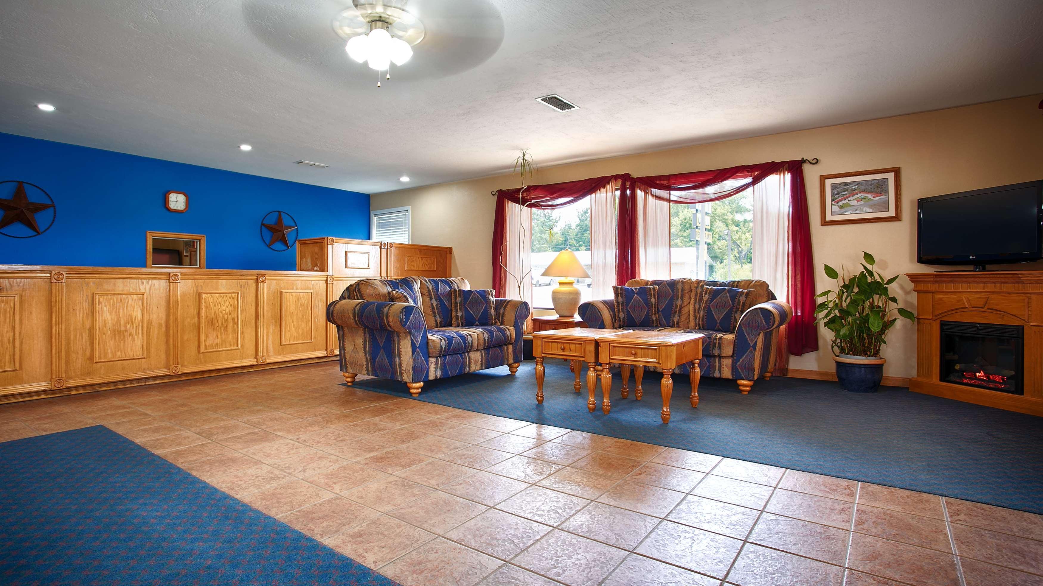 Vista Lobby Best Western Palestine Inn