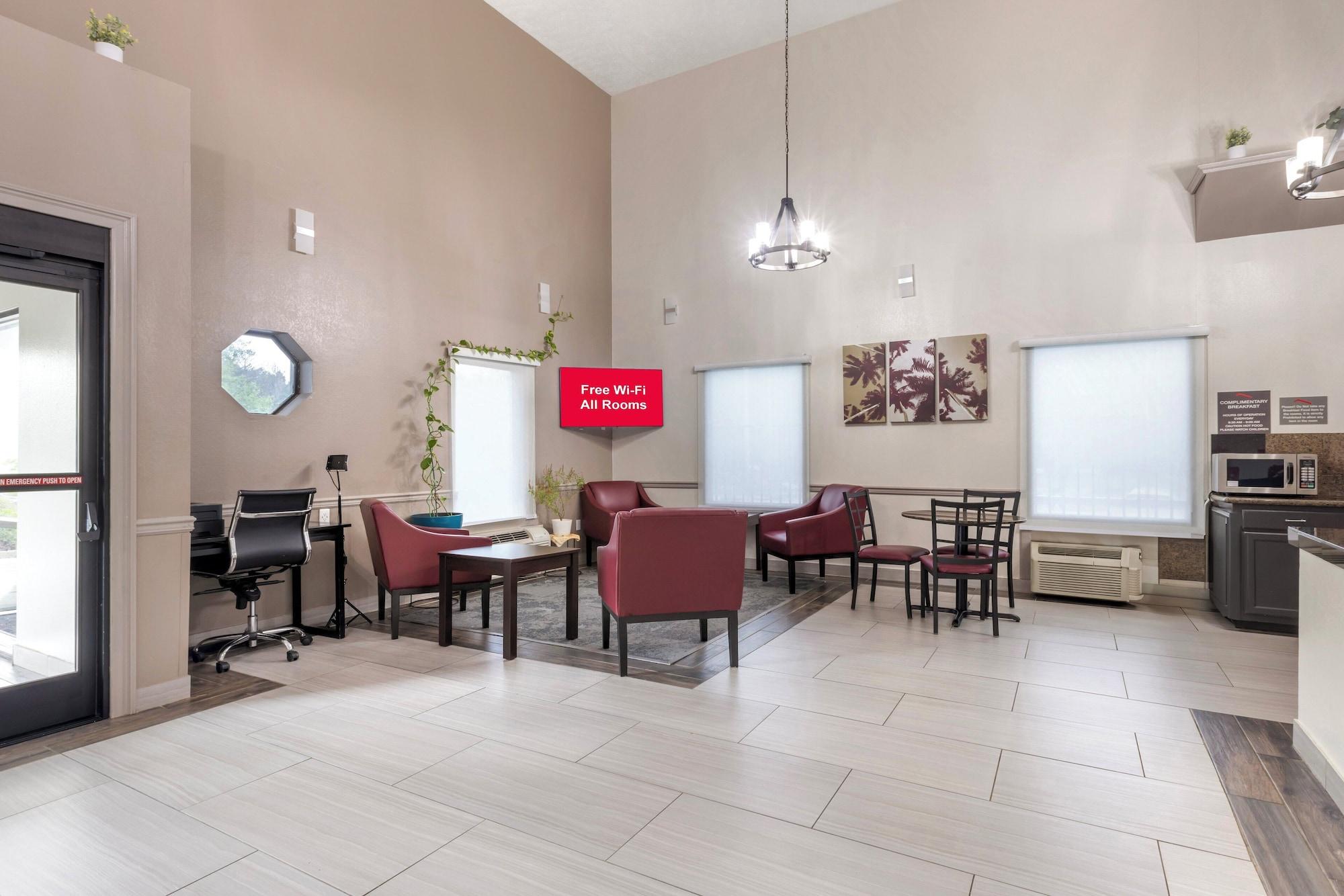 Vista Lobby Red Roof Inn & Suites Clinton, MS