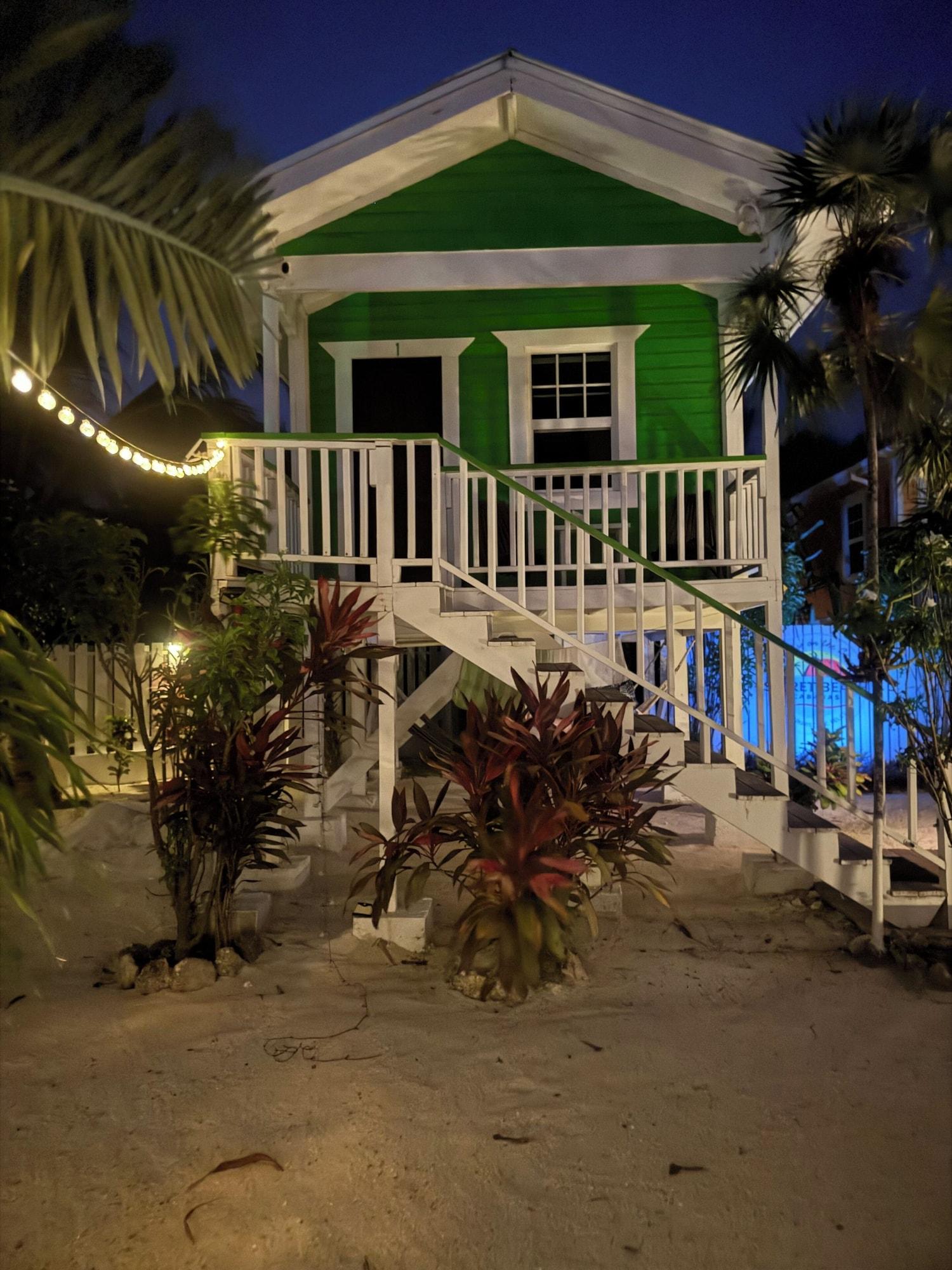 Gimnasio Secret Beach Cabanas, Green Cabana. Sea Views just steps to water access!