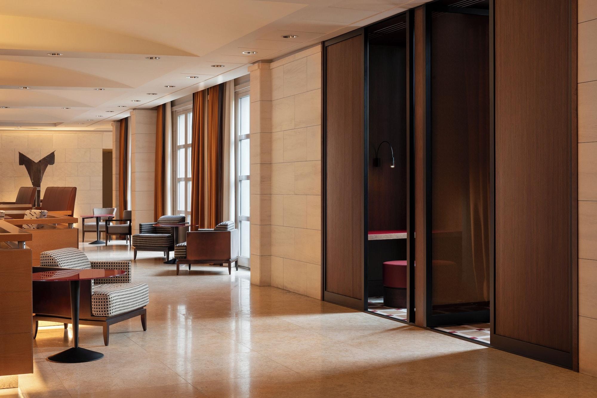 Vista Lobby Sheraton Rome Parco de’ Medici