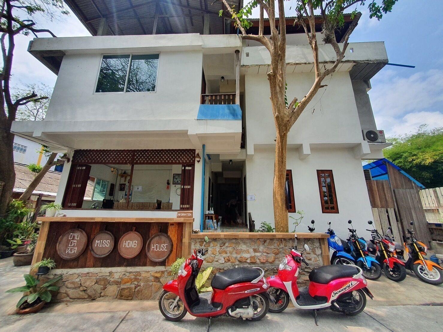 Varios Miss Hong House