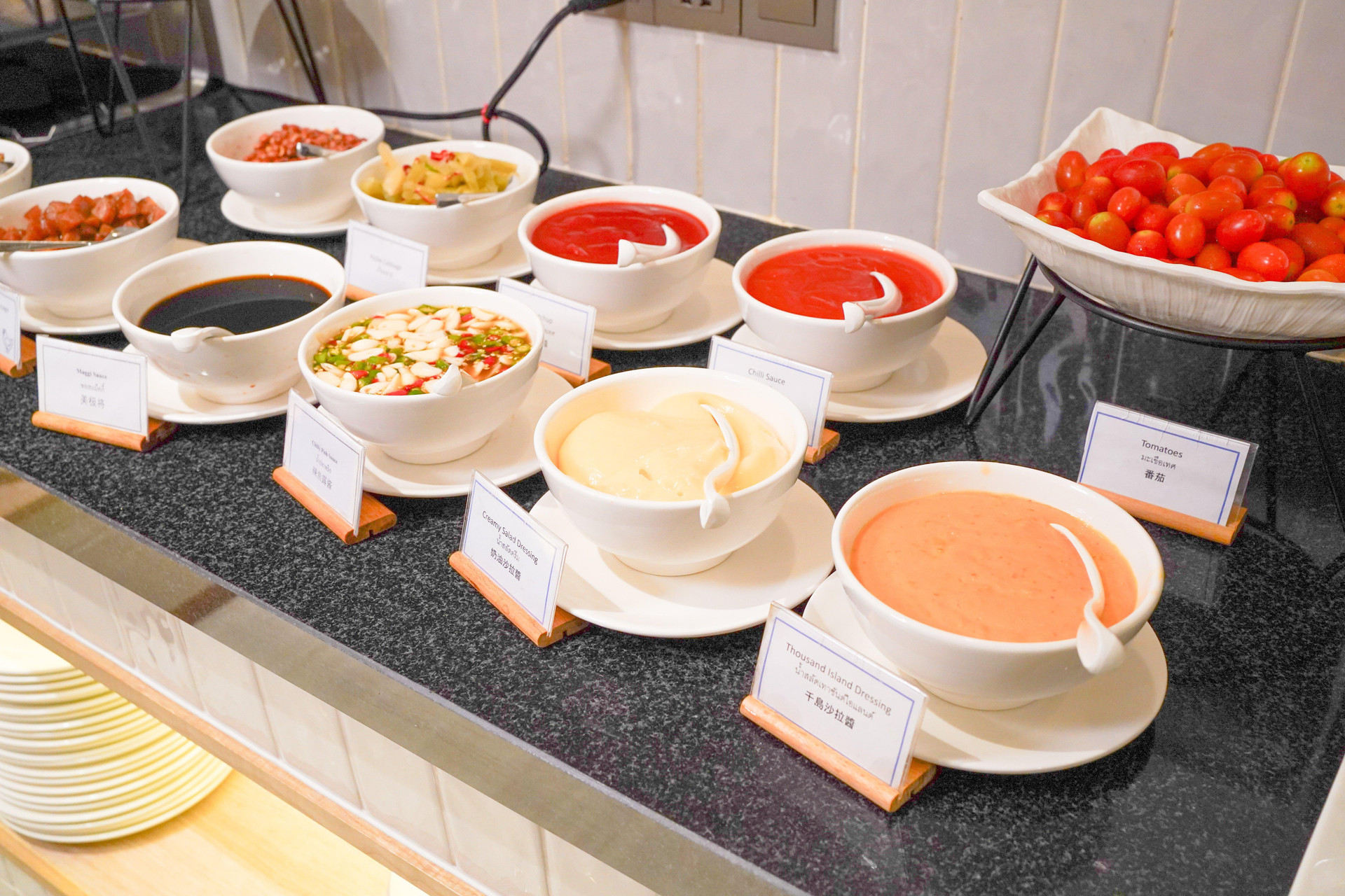 Restaurant Holiday Inn Express and Suites Bangkok Central Pier by IHG