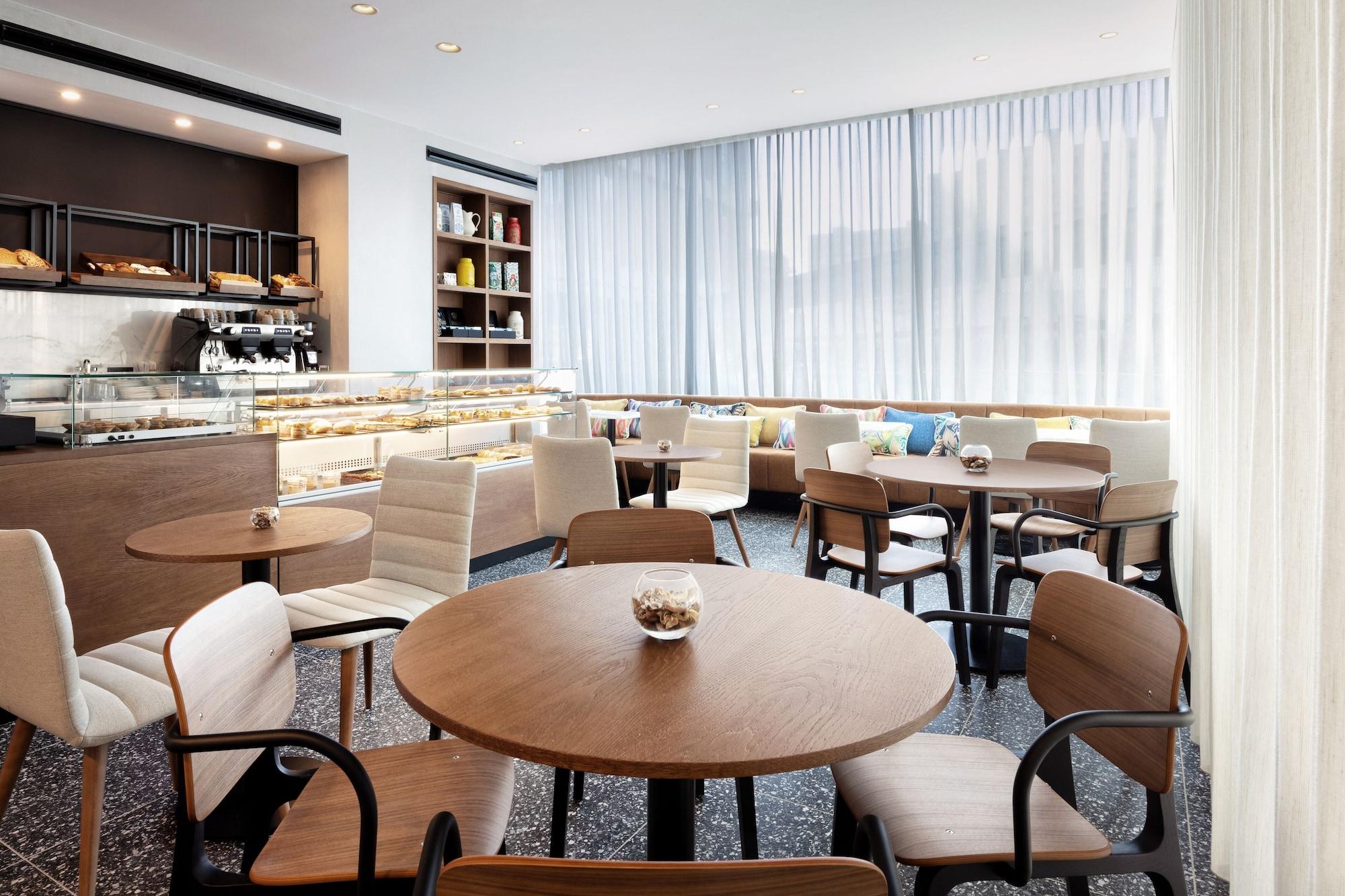 Bar/Salón Four Points by Sheraton Matosinhos