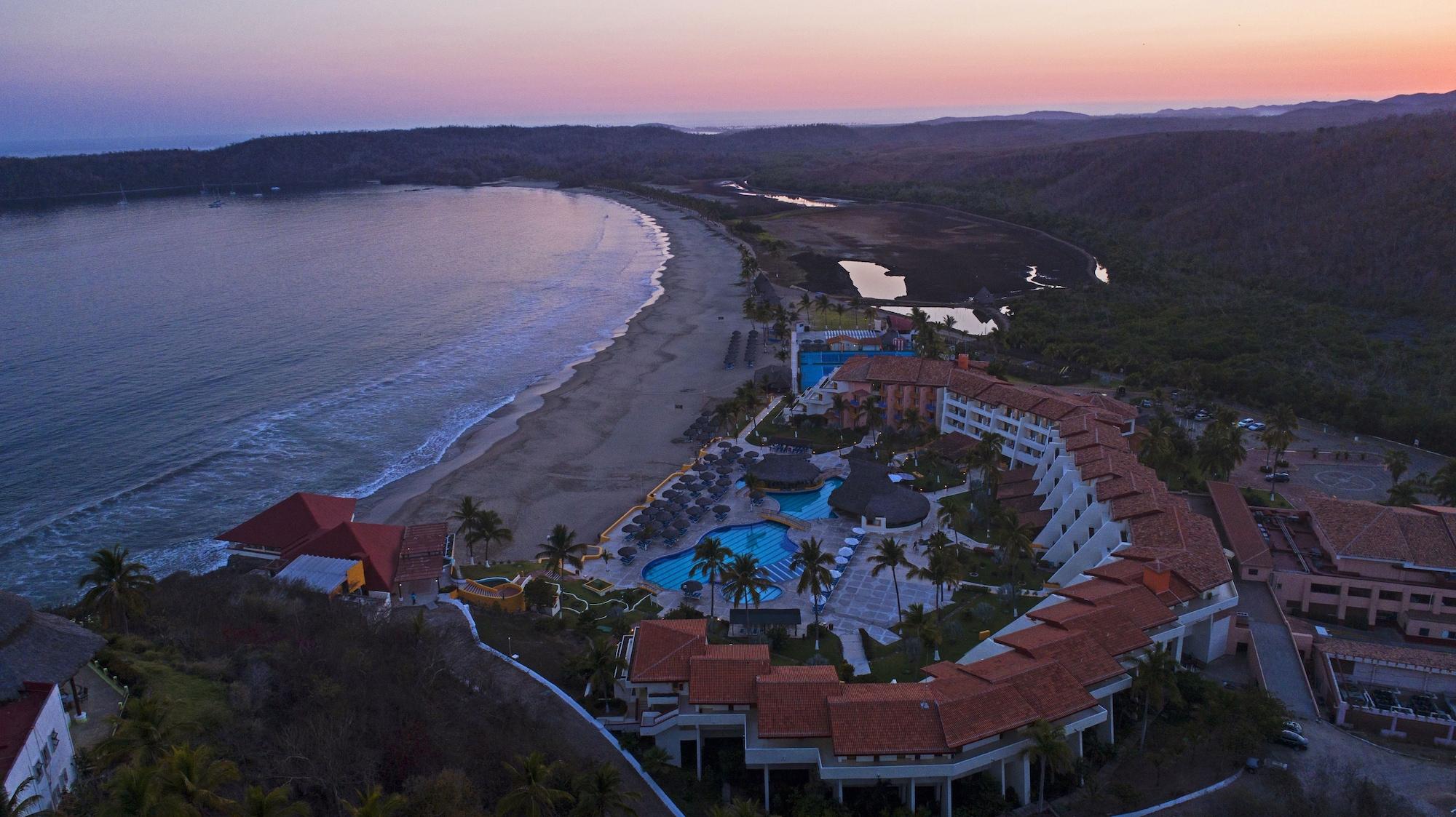 Vista Exterior Los Angeles Locos - All Inclusive