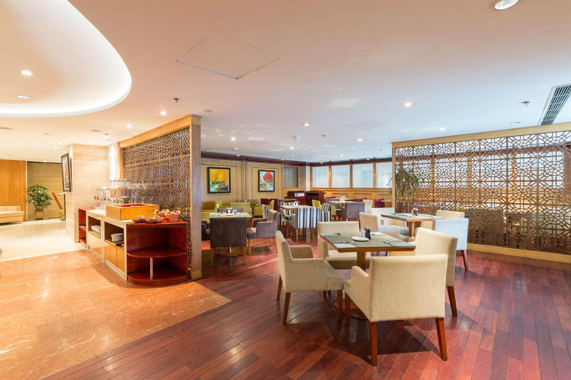 Restaurant Vissai Saigon Hotel