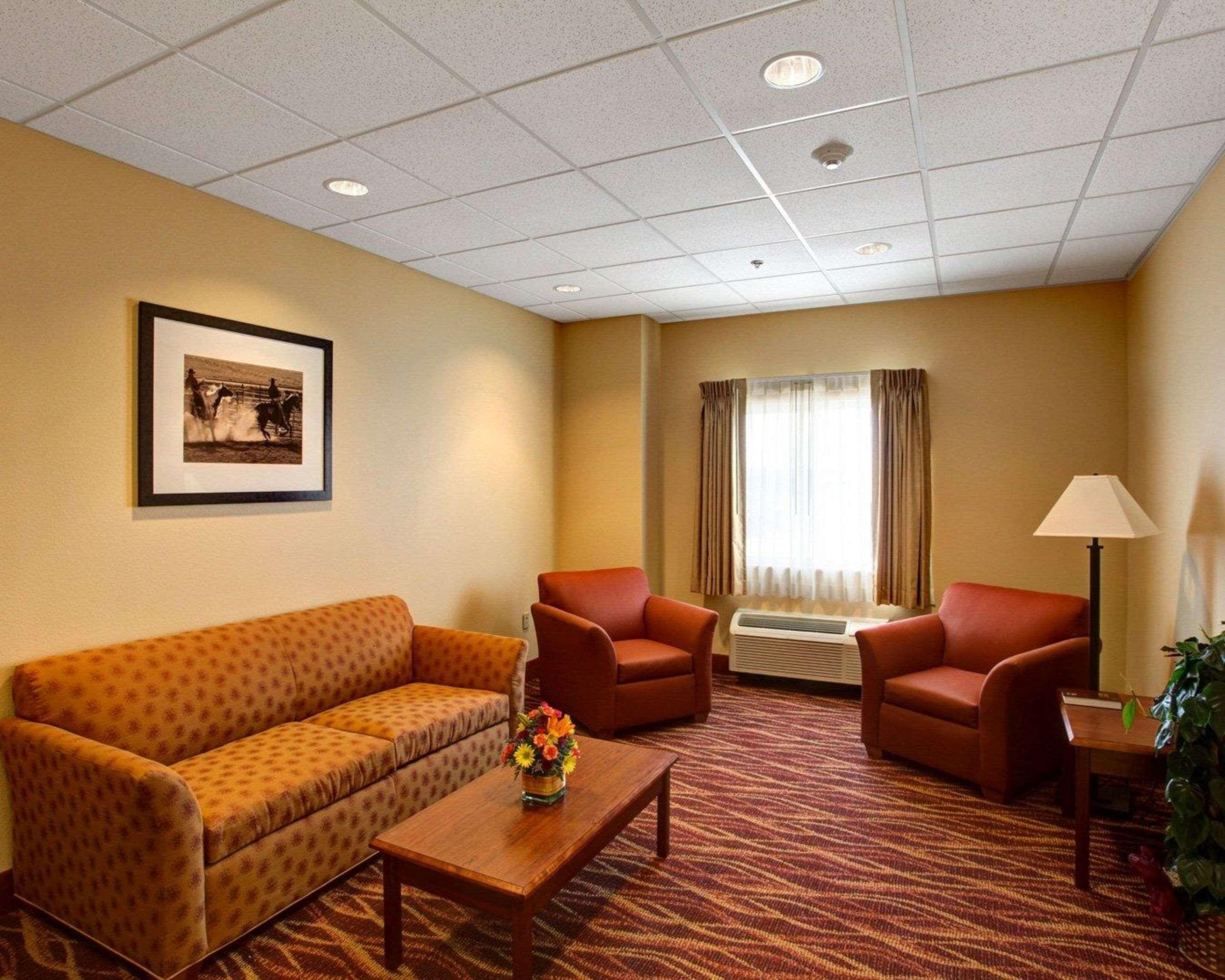 Vista Lobby Rodeway Inn & Suites Phillipsburg